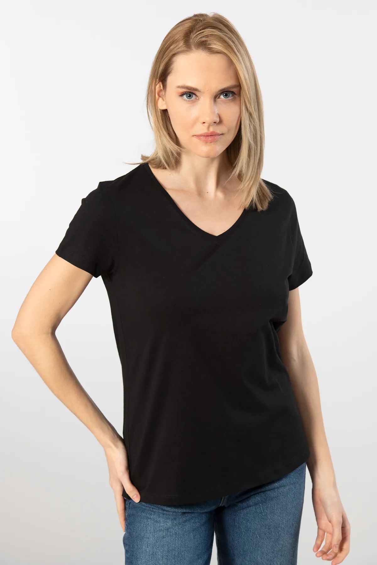 WTSHIRT VENİCE Kadın Kısa Kollu V Yaka Basic T-shirt-Siyah