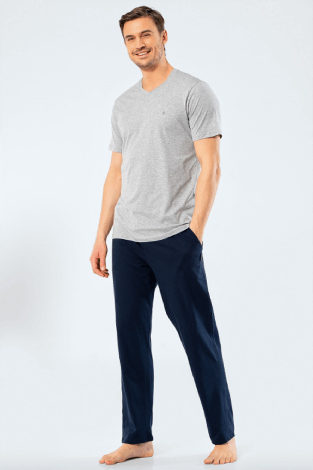 PijamalarCacharel 2205 Erkek Nakışlı V Yaka Pantolon Pijama Takımı - Gri Melanj Pijamapazarı. com'da. Uygun fiyat seçenekleri ile sipariş verebilirsiniz. Cacharel 2205 Erkek Nakışlı V Yaka Pantolon Pijama Takımı - Gri Melanj