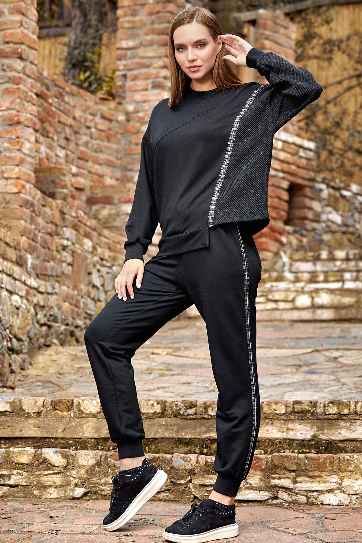 Eşofman TakımlarıCossy by Aqua 24241 Kadın Uzun Kollu Asimetrik Kesim Spor 2'li Takım-Siyah | Pijamapazari.comCossy by Aqua 24241 Kadın Uzun Kollu Asimetrik Kesim Spor 2'li Takım-Siyah