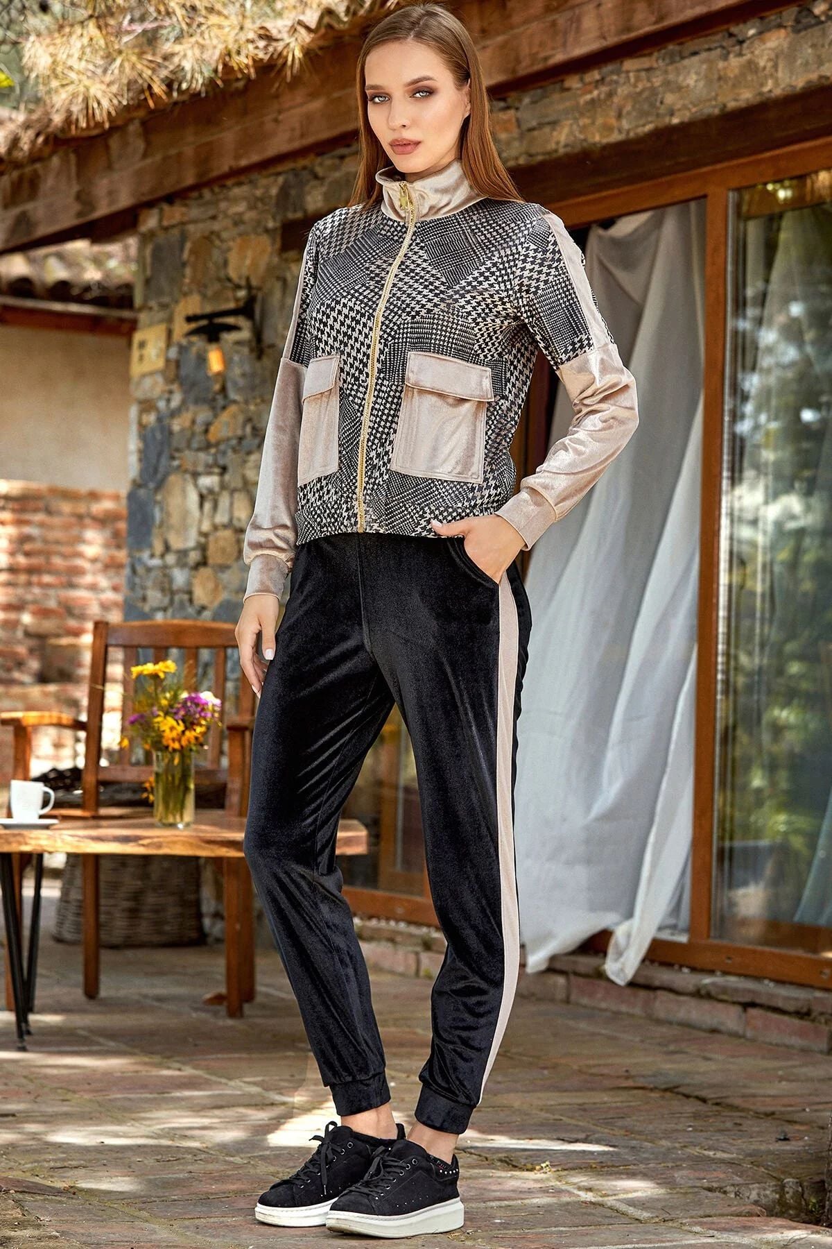 Eşofman TakımlarıCossy by Aqua 24342 Kadın Uzun Kollu Kazayağı Desen Kadife Eşofman Takımı-Bej | Pijamapazari.comCossy by Aqua 24342 Kadın Uzun Kollu Kazayağı Desen Kadife Eşofman Takımı-Bej