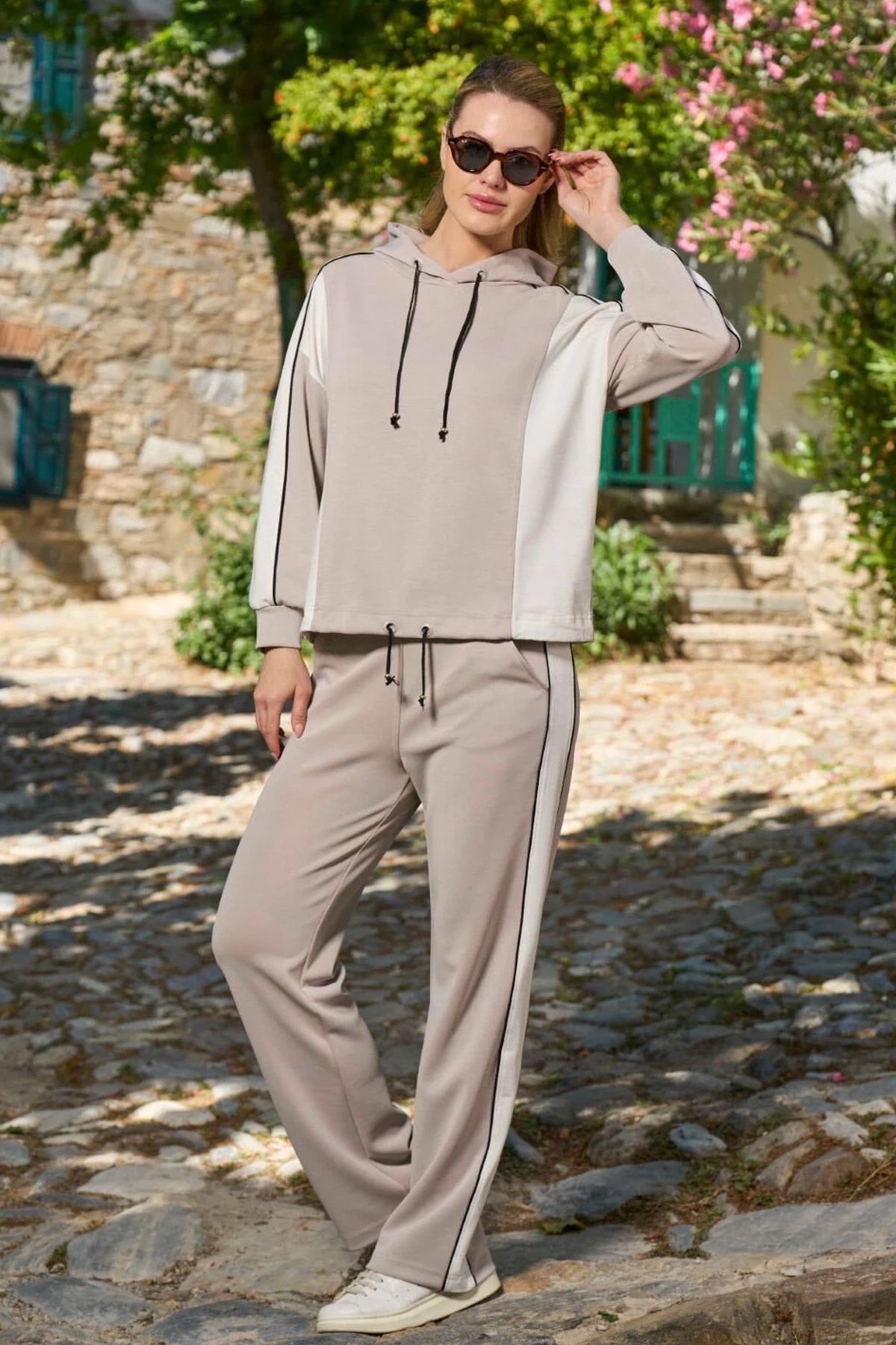 Eşofman TakımlarıCossy by Aqua 26027 Kadın Kapişonlu Eşofman Takımı-Taş | Pijamapazari.comCossy by Aqua 26027 Kadın Kapişonlu Eşofman Takımı-Taş