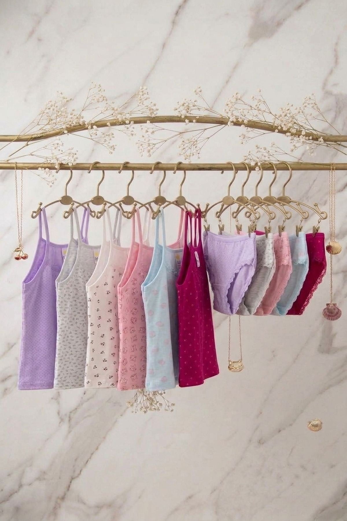 AtletlerHG8757575850044 Pijamapazarı.com'da. Uygun fiyat seçenekleri ile sipariş verebilirsiniz.İlke 313316 Kız Çocuk 12'li Atlet Külot Takım-Desenli