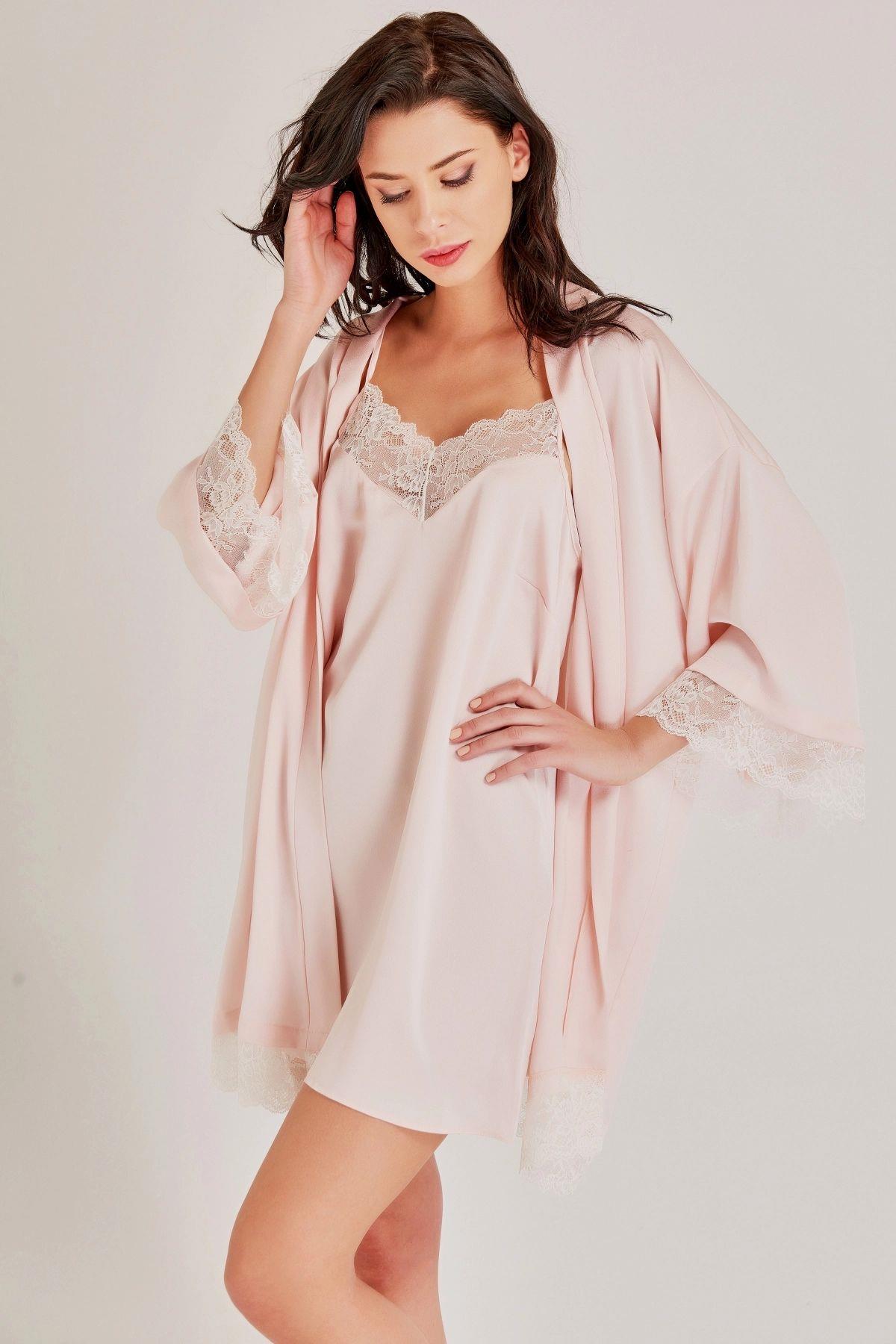 SabahlıklarMagic Form 37430 Kadın Krep Saten Dantelli Sabahlık-Somon | Pijamapazari.comMagic Form 37430 Kadın Krep Saten Dantelli Sabahlık-Somon