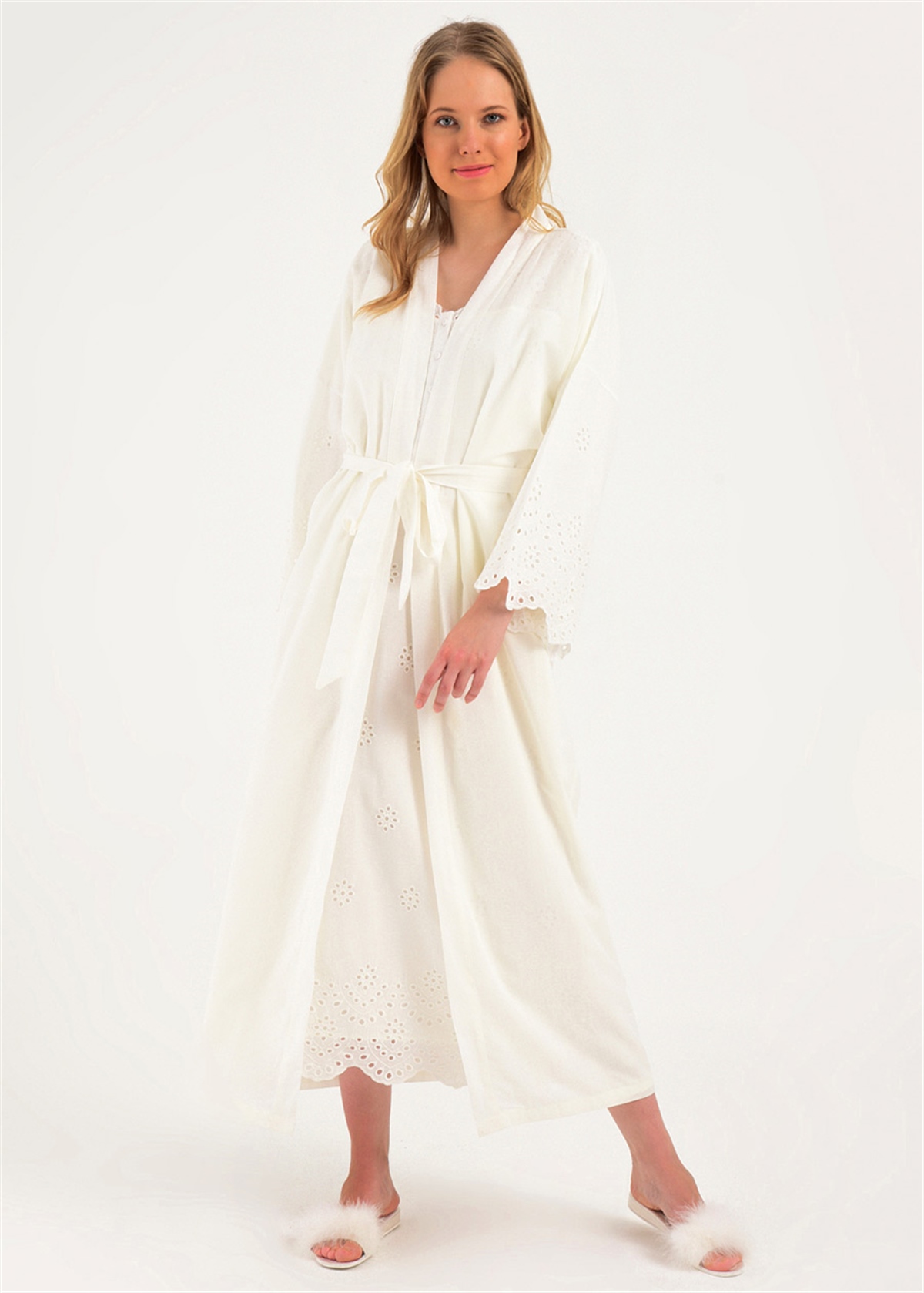 SabahlıklarMagic Form 48110 Brodeli Tesettür Sabahlık-Ekru | Pijamapazari.comMagic Form 48110 Brodeli Tesettür Sabahlık-Ekru