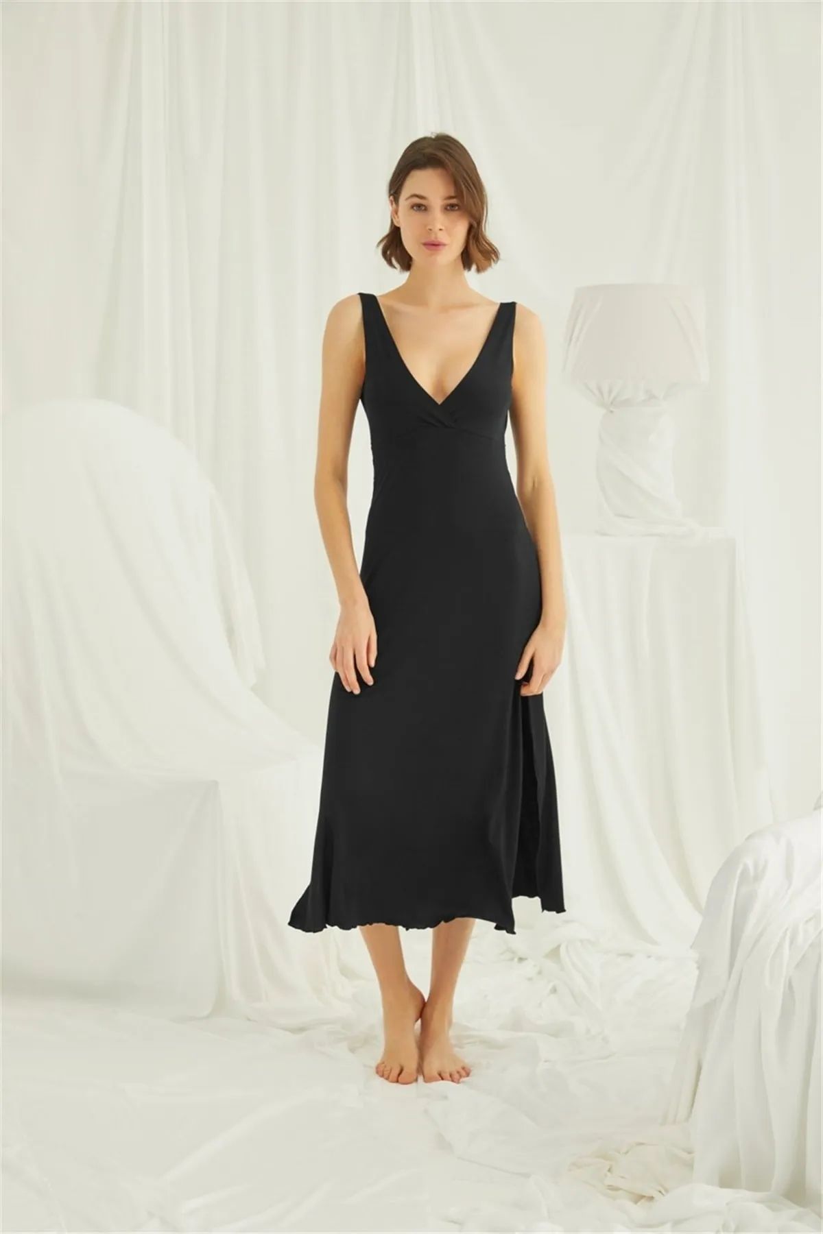 GeceliklerMonamise 18461 Kadın Siyah Kalın Askılı Göğüs Ve Sırt Dekolteli Dantelli Yırtmaçlı Gecelik -Siyah | Pijamapazari.comMonamise 18461 Kadın Siyah Kalın Askılı Göğüs Ve Sırt Dekolteli Dantelli Yırtmaçlı Gecelik -Siyah