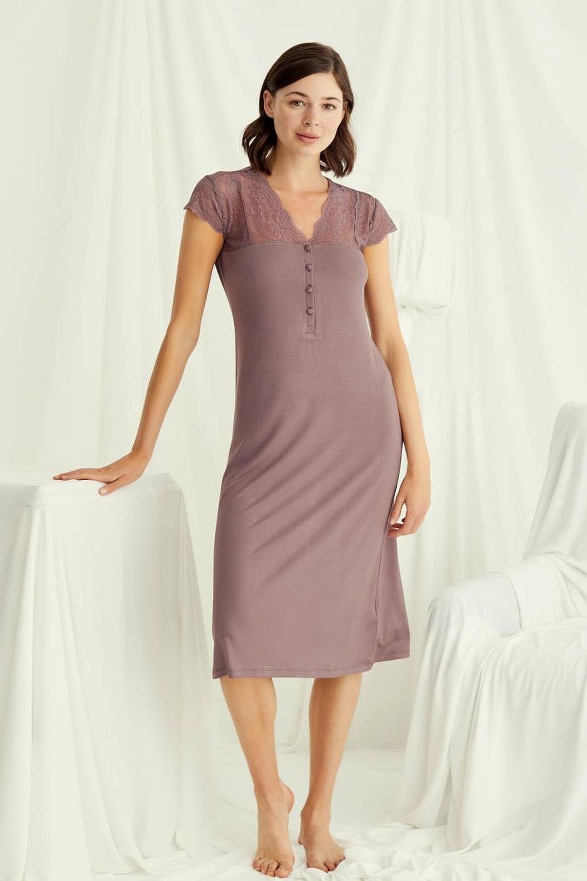 GeceliklerMonamise 18511 Kadın V Yaka Dantelli Düğmeli Kısa Kollu Gecelik-Kahve | Pijamapazari.comMonamise 18511 Kadın V Yaka Dantelli Düğmeli Kısa Kollu Gecelik-Kahve