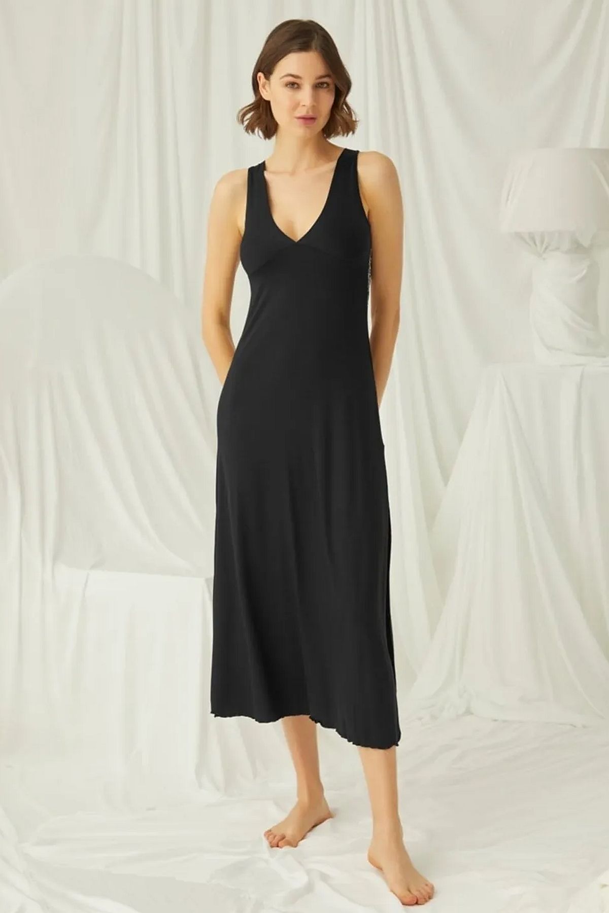 GeceliklerMonamise 19192 Kadın Kalın Asklılı Yakası Ve Sırtı Dekolteli Brode Dantelli Yırtmaçlı Gecelik-Siyah | Pijamapazari.comMonamise 19192 Kadın Kalın Asklılı Yakası Ve Sırtı Dekolteli Brode Dantelli Yırtmaçlı Gecelik-Siyah