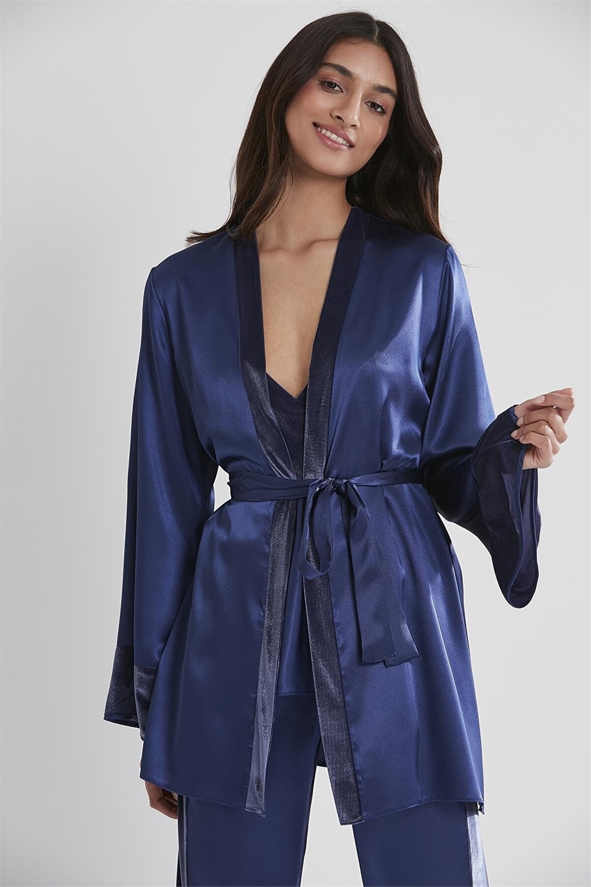 Sabahlıklı Pijama TakımlarPierre Cardin 2040 Kadın Kadife Saten Sabahlıklı Pijama Takım-Lacivert | Pijamapazari.comPierre Cardin 2040 Kadın Kadife Saten Sabahlıklı Pijama Takım-Lacivert