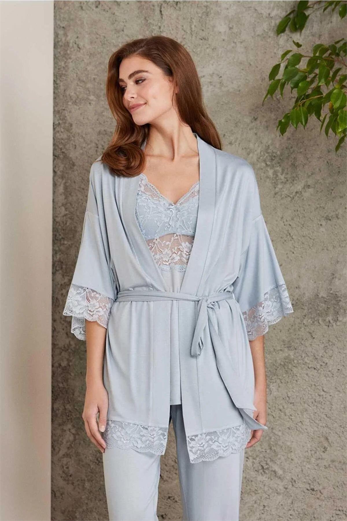 Sabahlıklı Pijama TakımlarPierre Cardin 2810 Kadın Dantelli Penye Sabahlıklı Pijama Takım-Mist | Pijamapazari.comPierre Cardin 2810 Kadın Dantelli Penye Sabahlıklı Pijama Takım-Mist