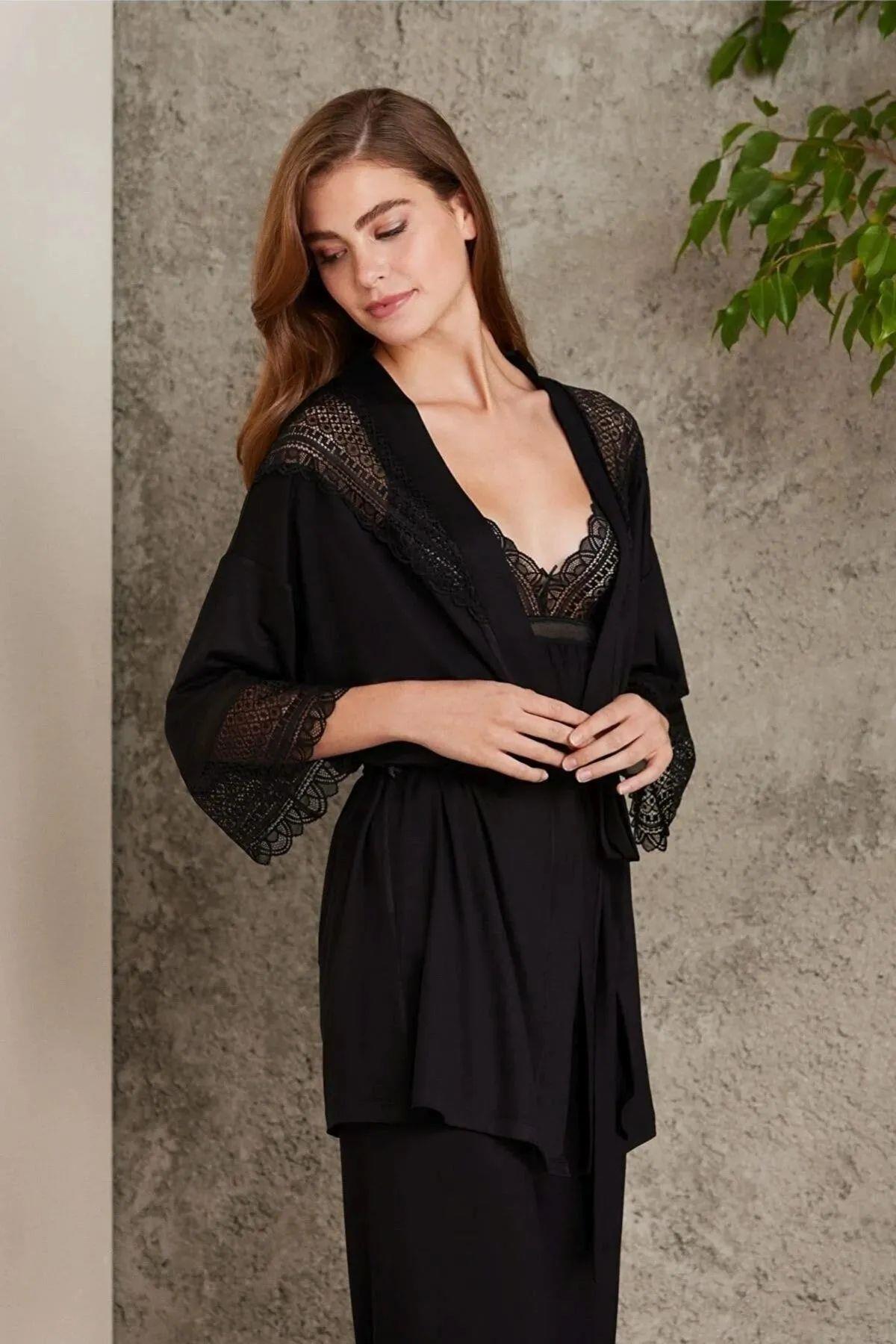 Sabahlıklı Pijama TakımlarPierre Cardin 2820 Kadın Penye Dantelli Sabahlıklı Pijama Takım-Siyah | Pijamapazari.comPierre Cardin 2820 Kadın Penye Dantelli Sabahlıklı Pijama Takım-Siyah