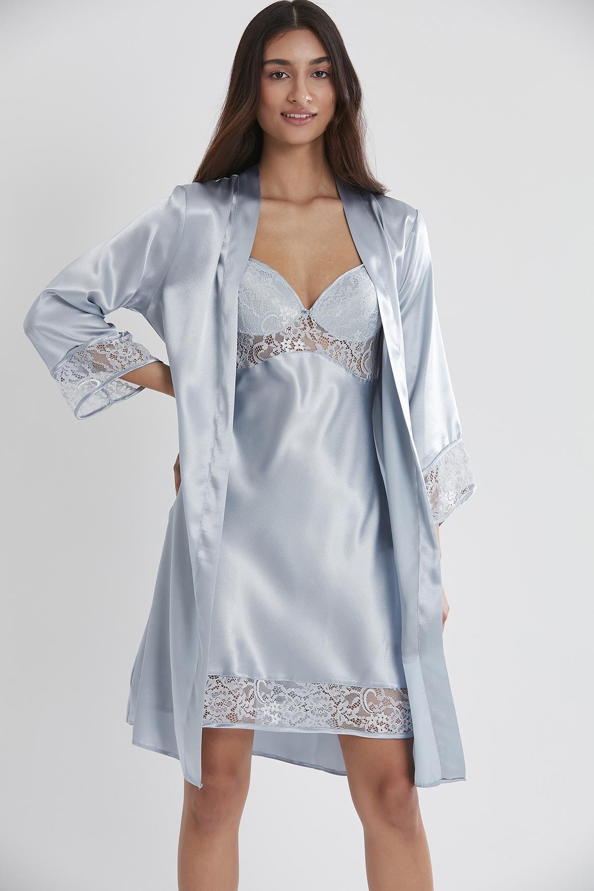 Saten Gecelik & Sabahlık TakımlarPierre Cardin 4075 Saten Sabahlıklı Gecelik Takım - Mist pijamapazari.com 'da. %100 Güvenli alışveriş ve kapıda ödeme seçenekleri ile bir tıkla kapınızda!Pierre Cardin 4075 Saten Sabahlıklı Gecelik Takım - Mist