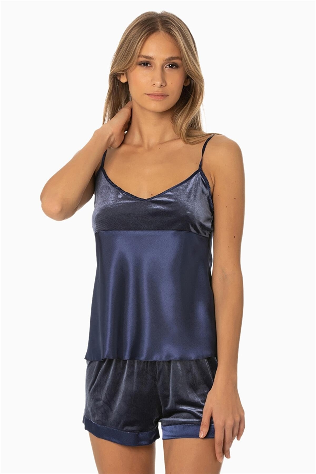 Saten Şort TakımlarPierre Cardin 440 Kadın İp Askılı Şort Takım-Lacivert | Pijamapazari.comPierre Cardin 440 Kadın İp Askılı Şort Takım-Lacivert