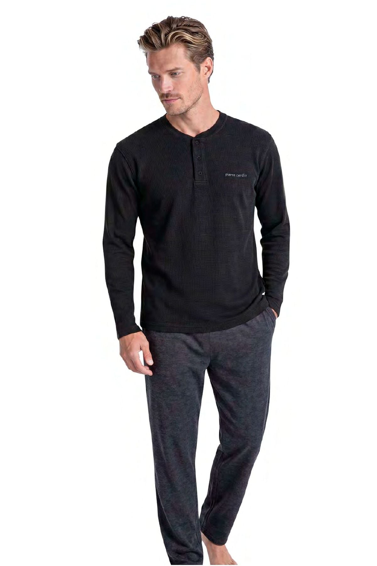 PijamalarHG8757575840758 Pijamapazarı.com'da. Uygun fiyat seçenekleri ile sipariş verebilirsiniz.Pierre Cardin 6144 Erkek Uzun kollu Yakası Düğmeli Pijama Takımı-Siyah