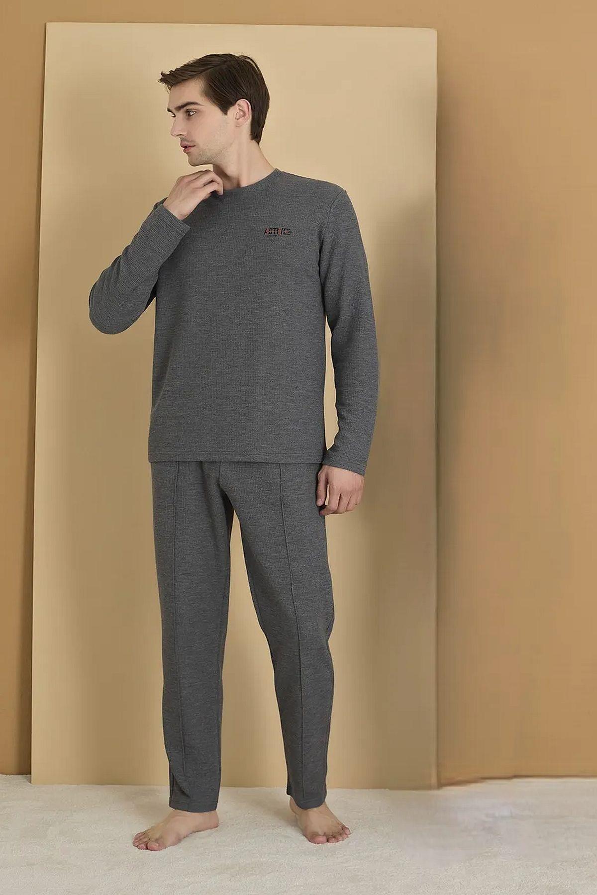 PijamalarPolat 1628 Elitepoint Erkek Uzun Kollu Bisiklet Yaka Pijama Takımı-Füme | Pijamapazari.comPolat 1628 Elitepoint Erkek Uzun Kollu Bisiklet Yaka Pijama Takımı-Füme