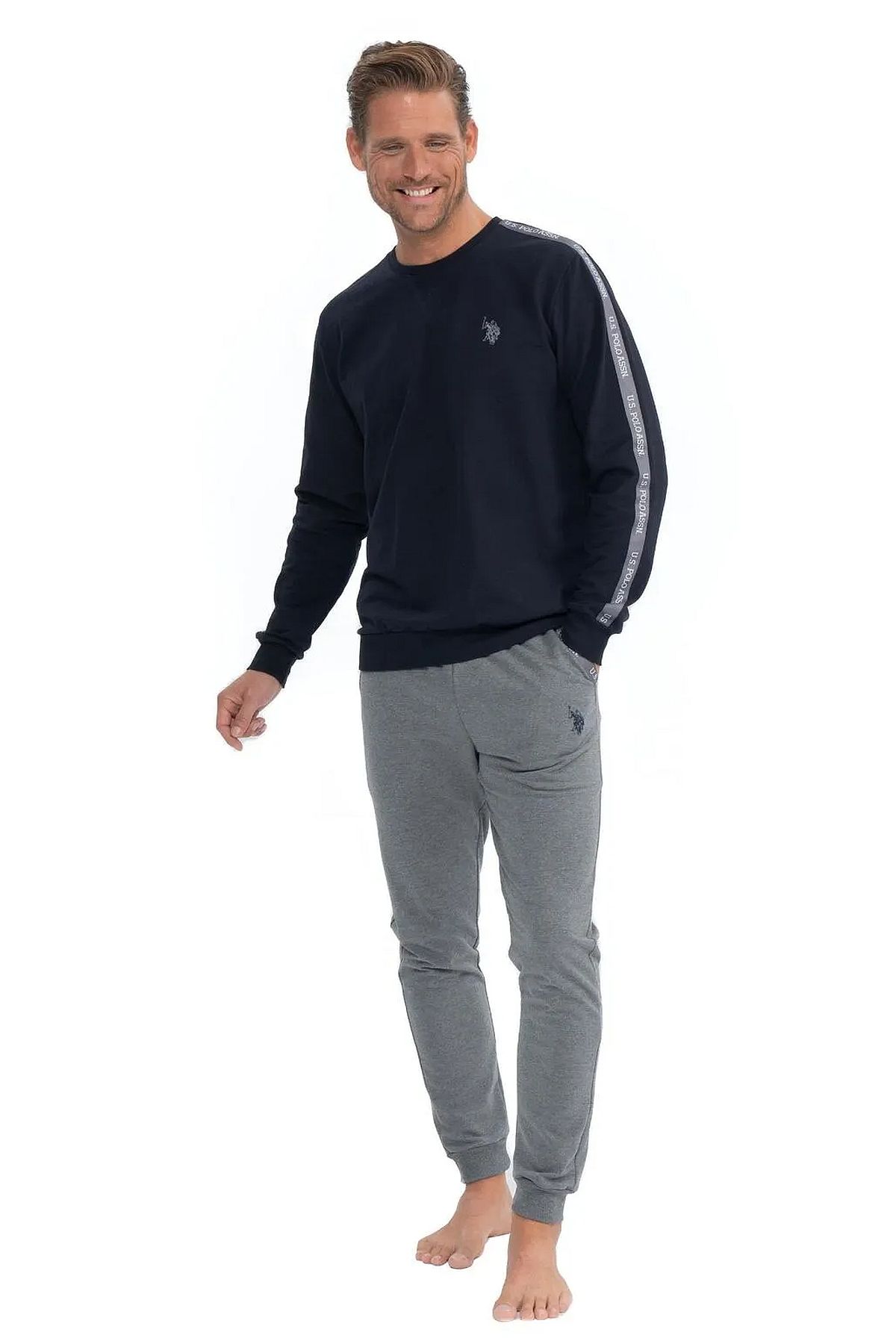 Eşofman TakımlarU.s Polo Assn. 18814 Erkek Uzun Kollu Yuvarlak Yaka Paçası Lastikli Rahat Ev Giyim-Lacivert | Pijamapazari.comU.s Polo Assn. 18814 Erkek Uzun Kollu Yuvarlak Yaka Paçası Lastikli Rahat Ev Giyim-Lacivert