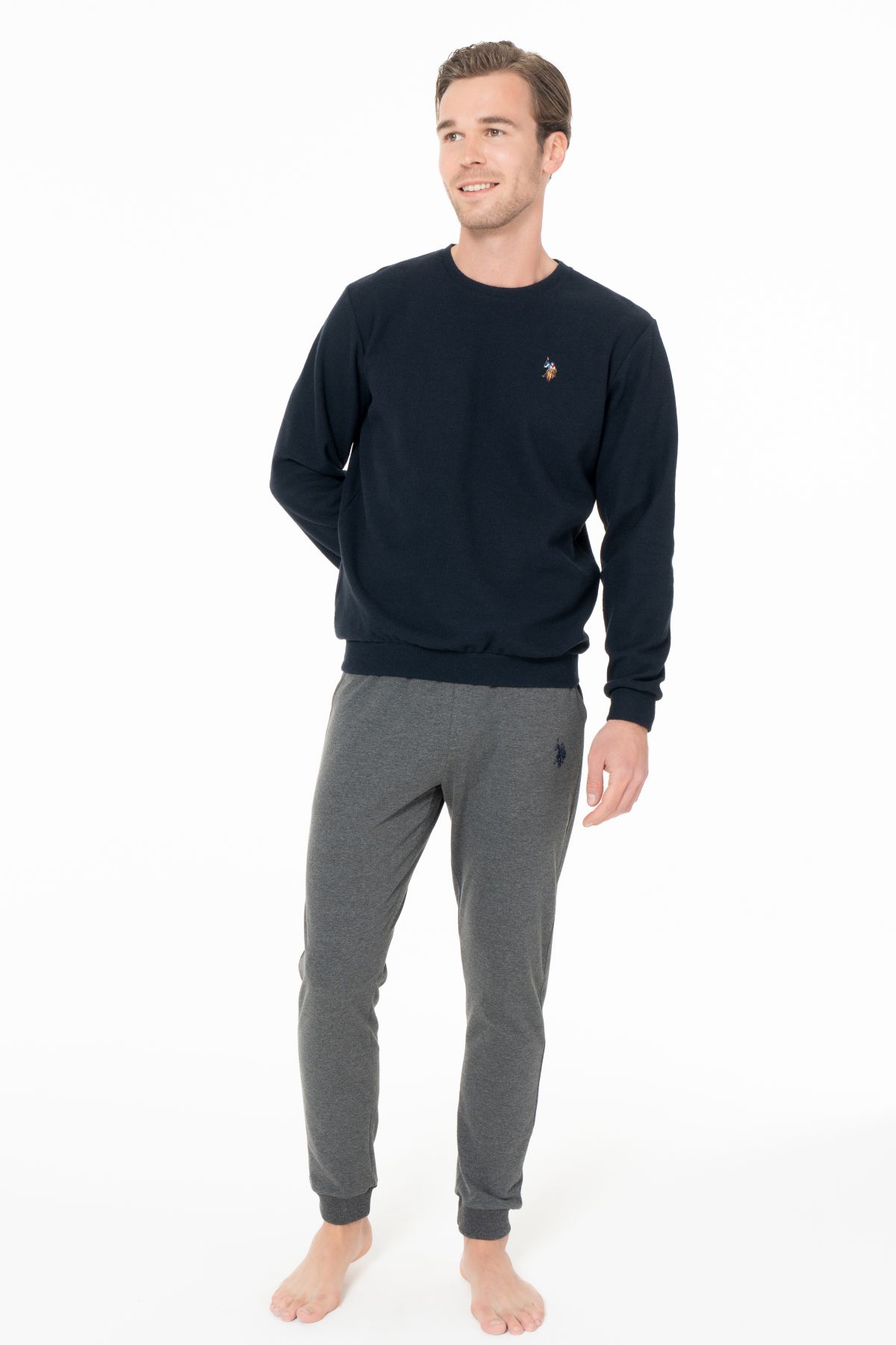 Eşofman TakımlarıU.s Polo Assn. 18995 Erkek Uzun Kollu Bisiklet Yaka Paçası Bantlı Rahat Ev Giyim-Lacivert | Pijamapazari.comU.s Polo Assn. 18995 Erkek Uzun Kollu Bisiklet Yaka Paçası Bantlı Rahat Ev Giyim-Lacivert