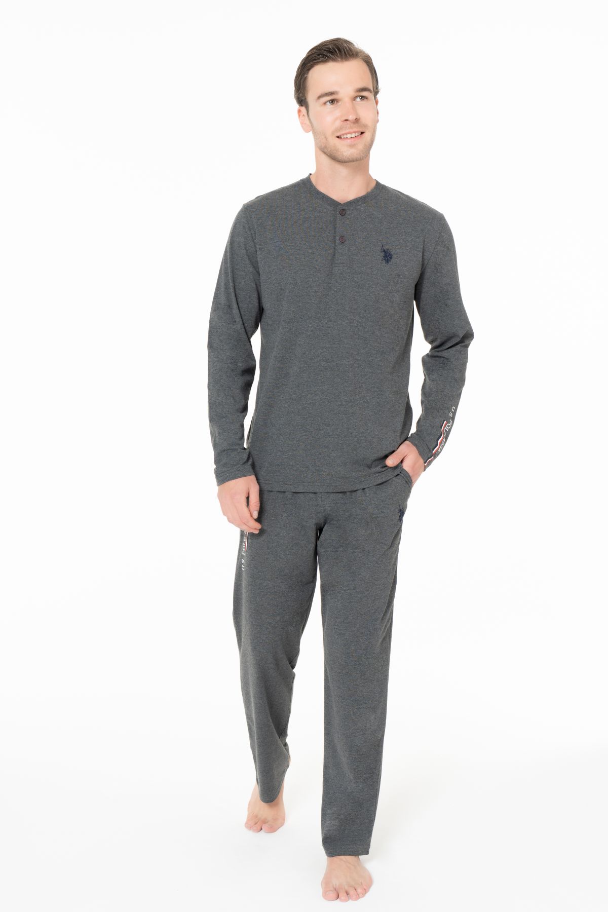 PijamalarU.s Polo Assn. 18959B Erkek Büyük Beden Uzun Kollu Yakası Üç Düğmeli Pijama Takımı-Antrasitmelanj | Pijamapazari.comU.s Polo Assn. 18959B Erkek Büyük Beden Uzun Kollu Yakası Üç Düğmeli Pijama Takımı-Antrasitmelanj
