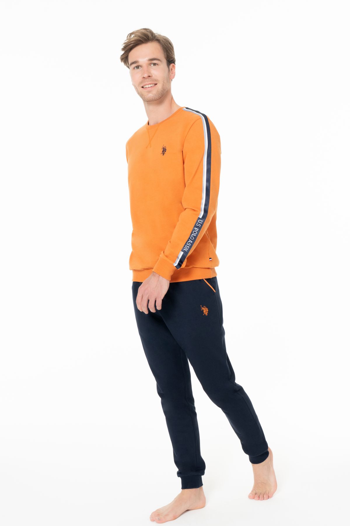 Eşofman TakımlarıU.s Polo Assn. 18942 Erkek Uzun Kollu Bisiklet Yaka Paçası Bantlı Rahat Ev Giyim-Turuncu | Pijamapazari.comU.s Polo Assn. 18942 Erkek Uzun Kollu Bisiklet Yaka Paçası Bantlı Rahat Ev Giyim-Turuncu