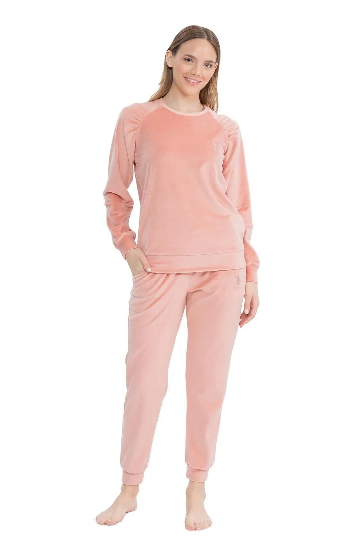 Eşofman TakımlarıU.s Polo Assn. 17092 Kadın Uzun Kollu Kadife Paçası Lastikli Rahat Ev Giyim-Somon | Pijamapazari.comU.s Polo Assn. 17092 Kadın Uzun Kollu Kadife Paçası Lastikli Rahat Ev Giyim-Somon