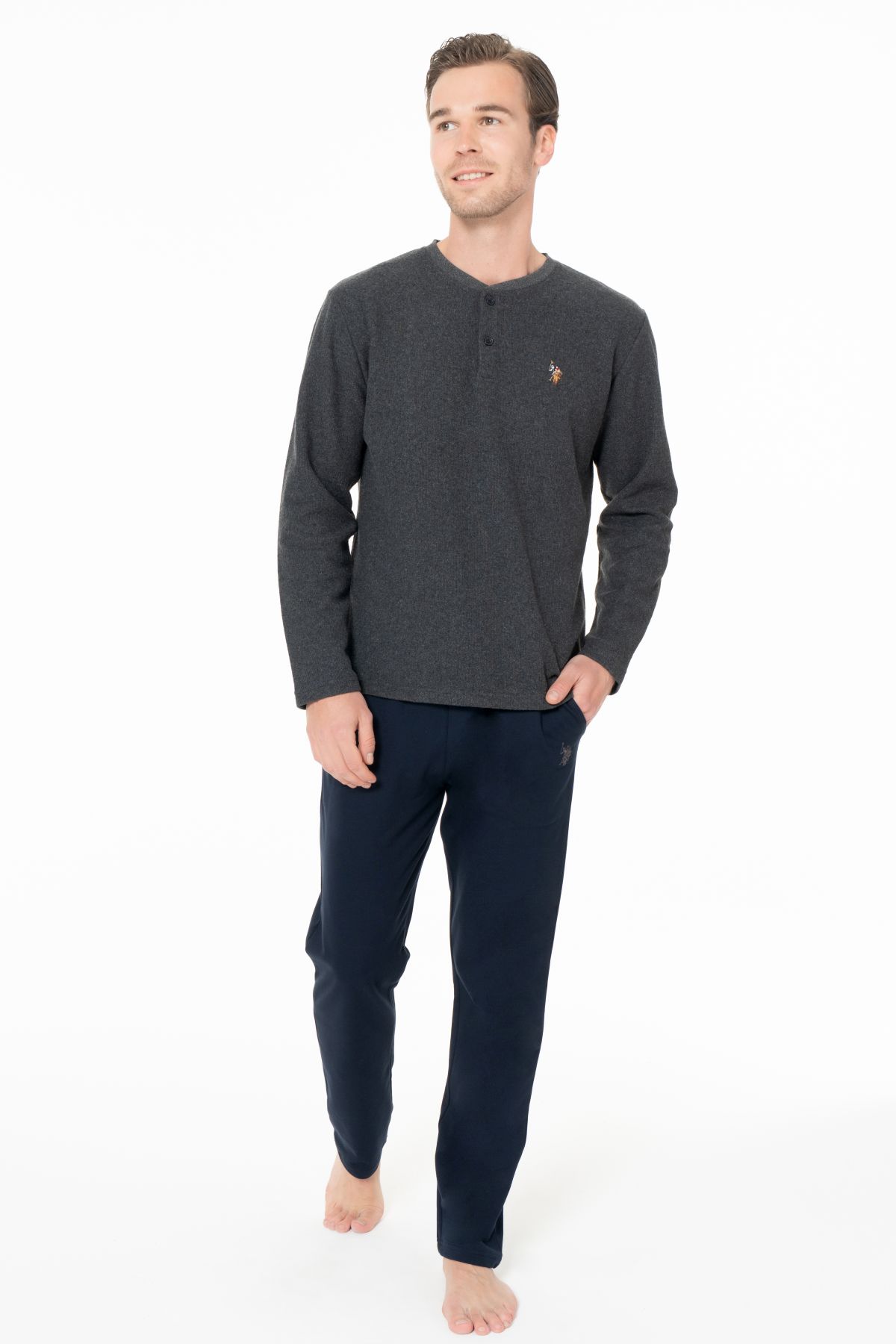 PijamalarU.s Polo Assn. 18966 Erkek Uzun Kollu Yakası Üç Düğmeli Pijama Takımı-Antrasit | Pijamapazari.comU.s Polo Assn. 18966 Erkek Uzun Kollu Yakası Üç Düğmeli Pijama Takımı-Antrasit
