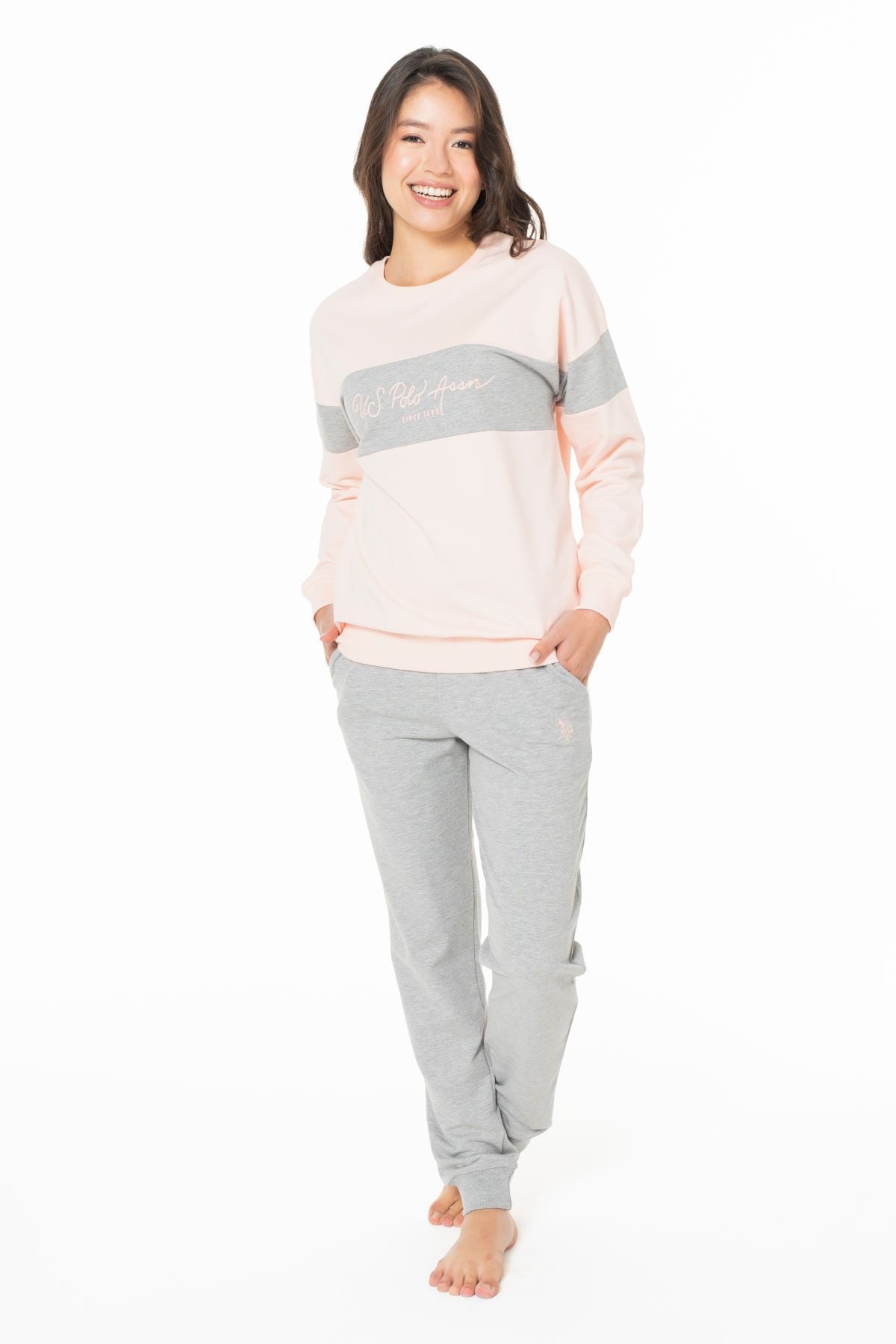 Eşofman TakımlarıU.s Polo Assn. 20122 Kadın Uzun Kollu Bisiklet Yaka Paçası Bantlı Rahat Ev Giyim-Somon | Pijamapazari.comU.s Polo Assn. 20122 Kadın Uzun Kollu Bisiklet Yaka Paçası Bantlı Rahat Ev Giyim-Somon