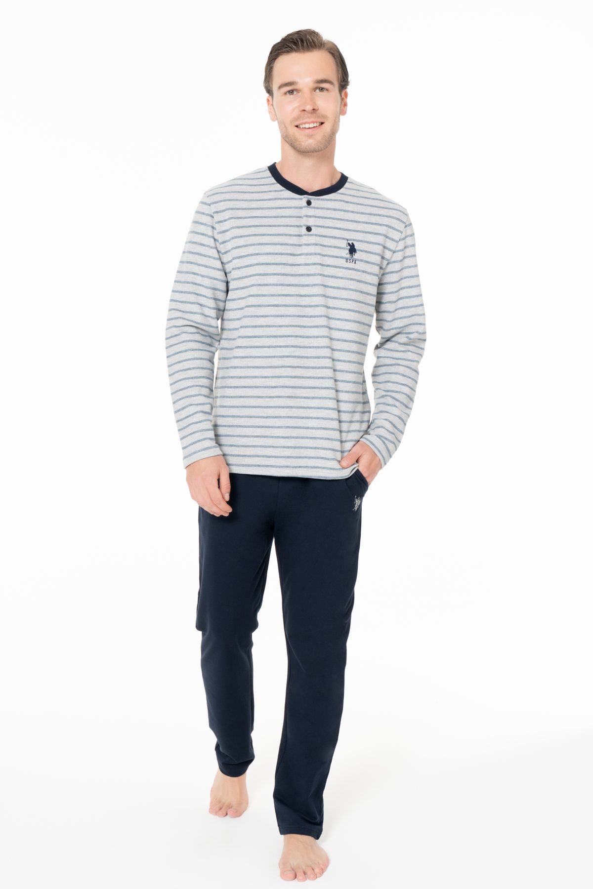 PijamalarU.s Polo Assn. 18964 Erkek Uzun Kollu Yakası Üç Düğmeli Pijama Takımı-Gri | Pijamapazari.comU.s Polo Assn. 18964 Erkek Uzun Kollu Yakası Üç Düğmeli Pijama Takımı-Gri