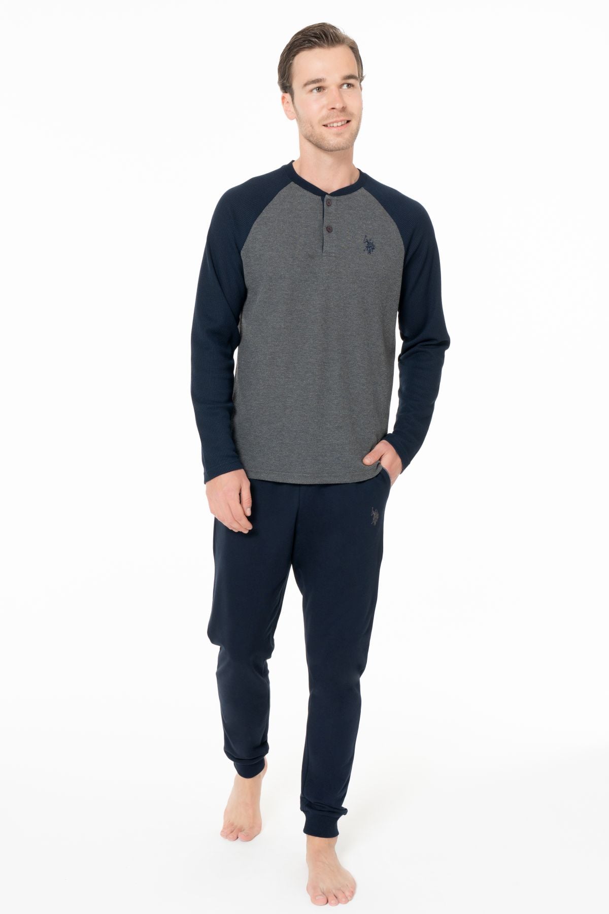 PijamalarU.s Polo Assn. 18960 Erkek Uzun Kollu Yakası Üç Düğmeli Paçası Bantlı Pijama Takımı-Antrasitmelanj | Pijamapazari.comU.s Polo Assn. 18960 Erkek Uzun Kollu Yakası Üç Düğmeli Paçası Bantlı Pijama Takımı-Antrasitmelanj