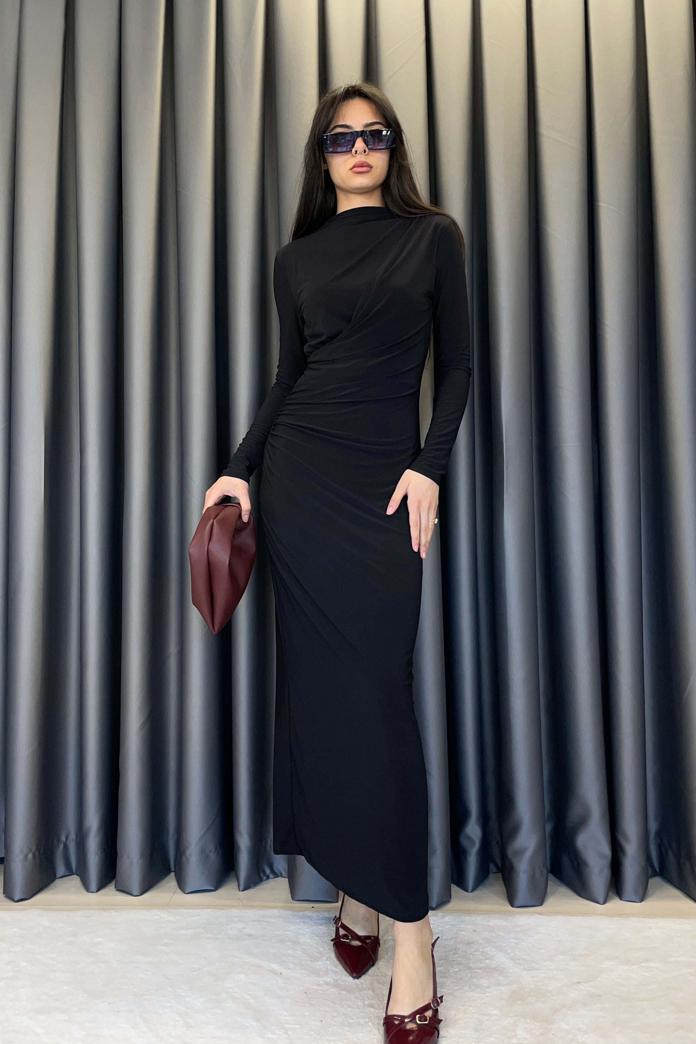 Drape Yaka Yırtmaçlı Uzun Elbise - Siyah SİYAH