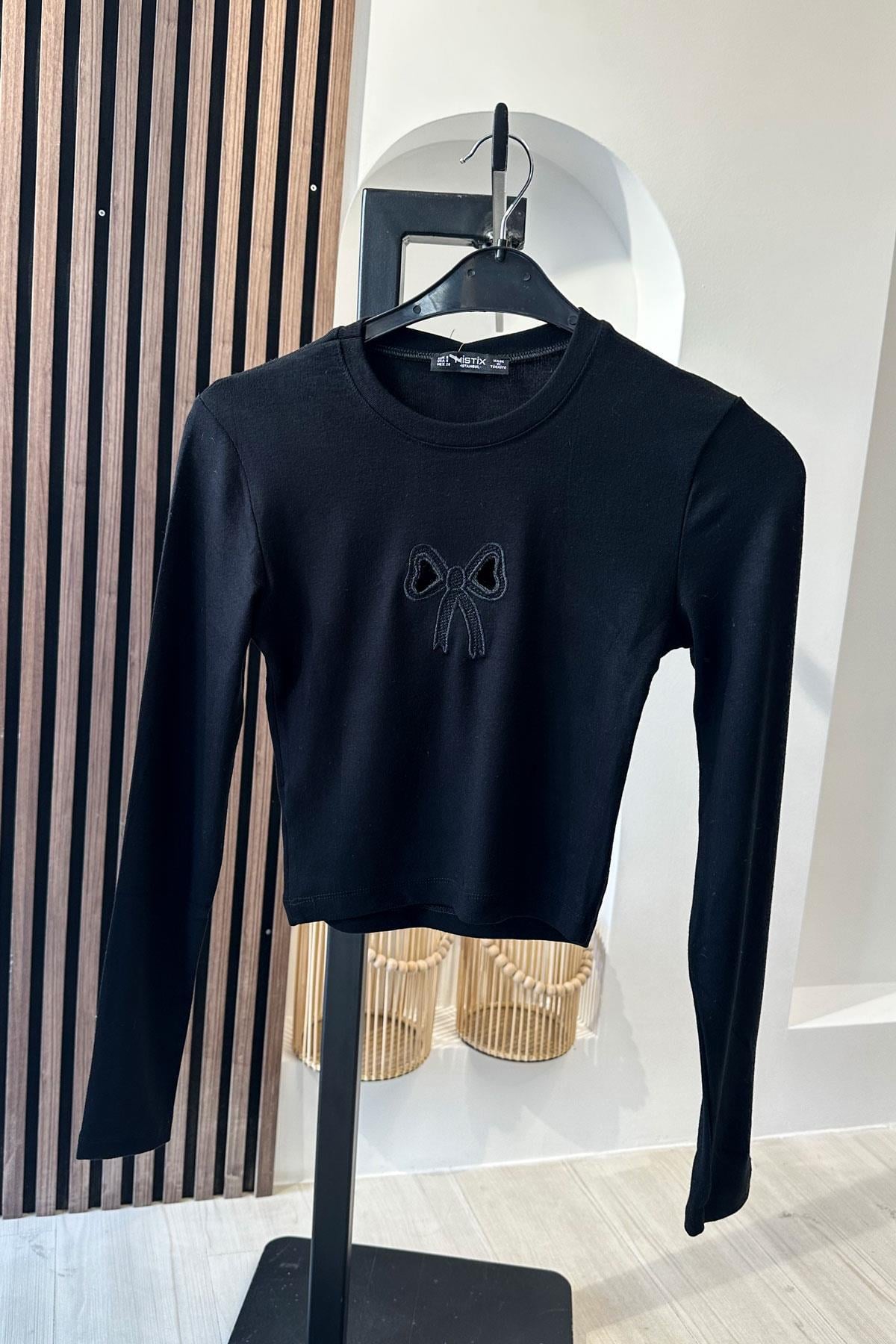 Fiyonk Dekolte Nakışlı Basic Bluz - Siyah SİYAH