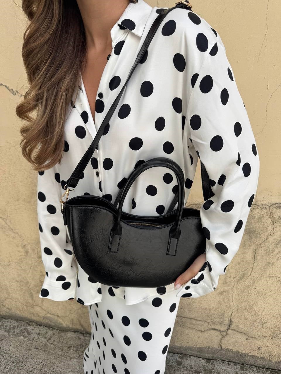 Oval Çapraz Askılı Çanta-Siyah SİYAH