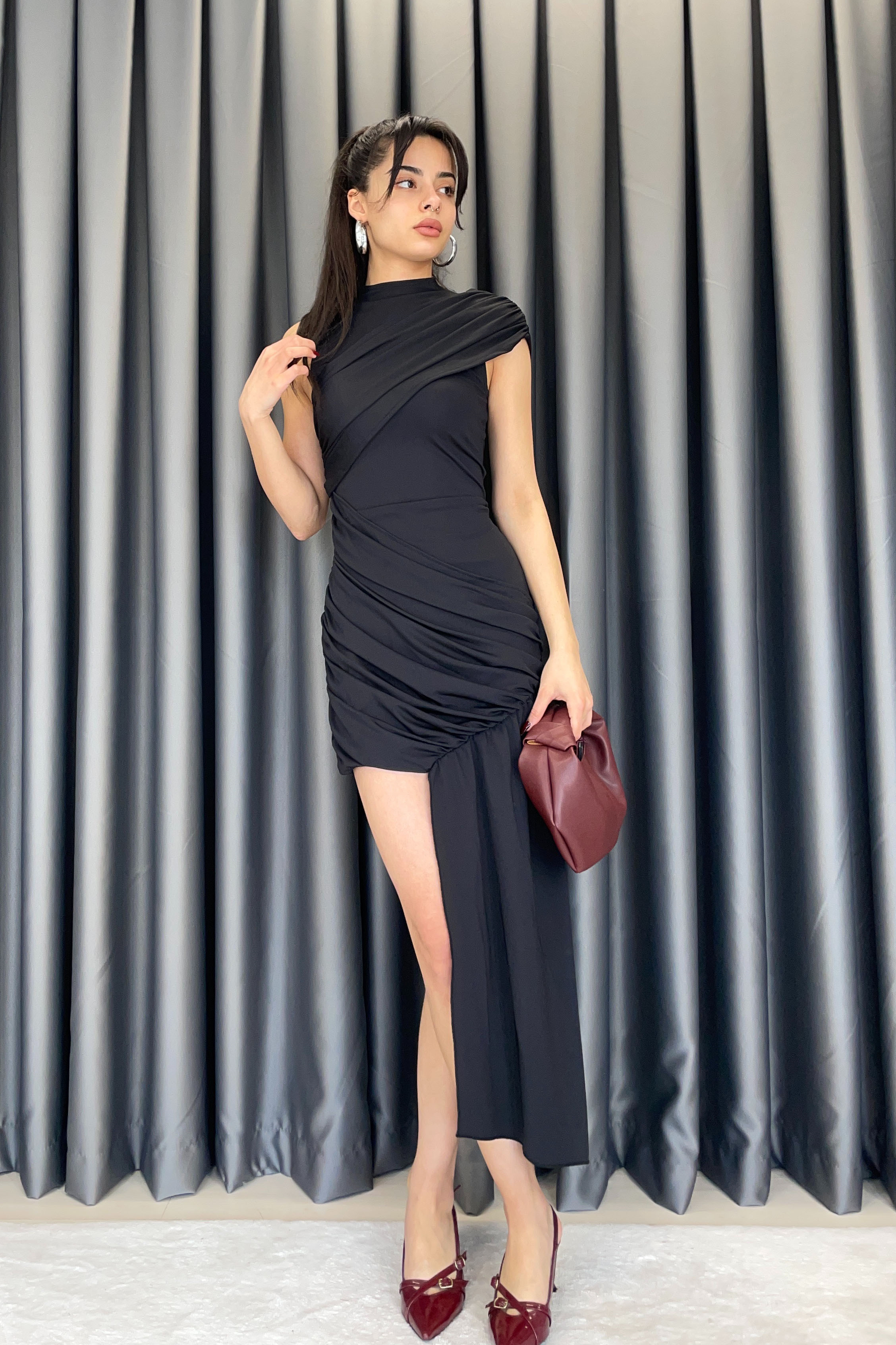 Kechi Omuz Drape Dalgıç Kumaş Elbise - Siyah SİYAH