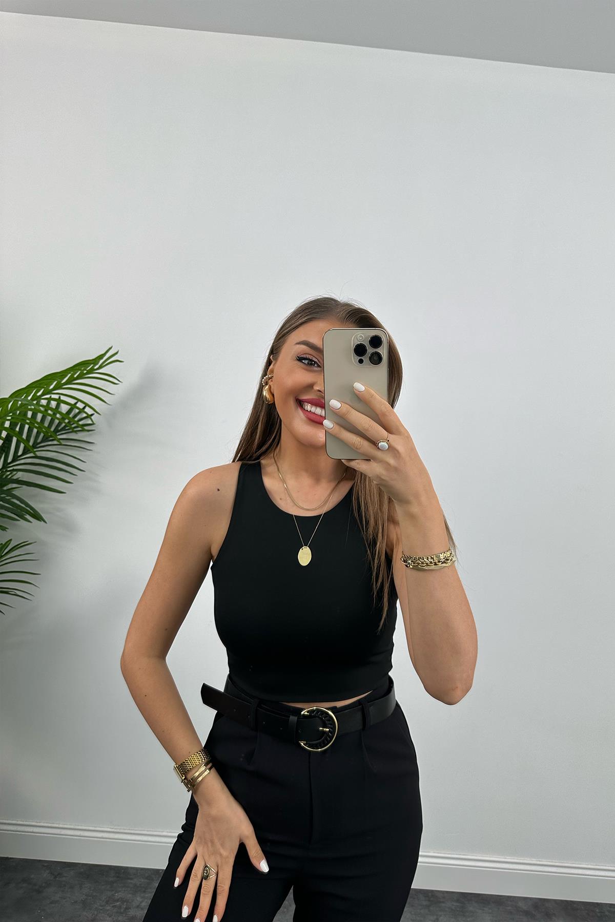 Double Kumaş Likralı Halter Yaka Crop Bluz Siyah 