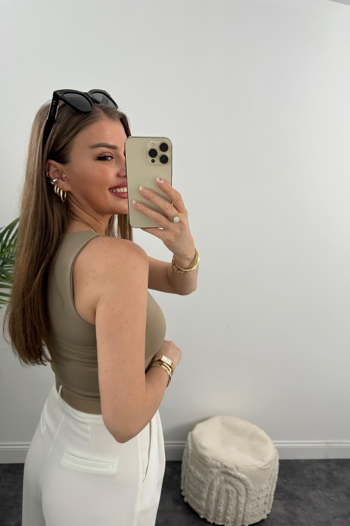Double Kumaş Likralı Halter Yaka Crop Bluz Vizon