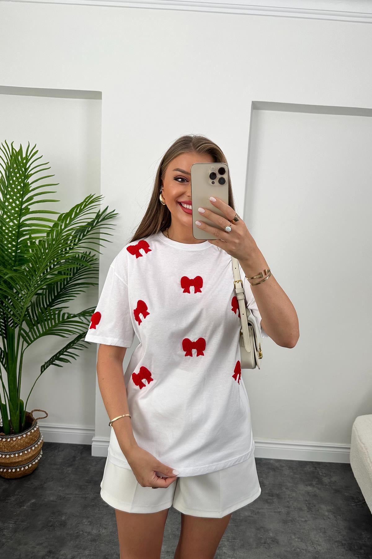 Fiyonk Nakışlı Tam Pamuklu Tasarım Tshirt Beyaz
