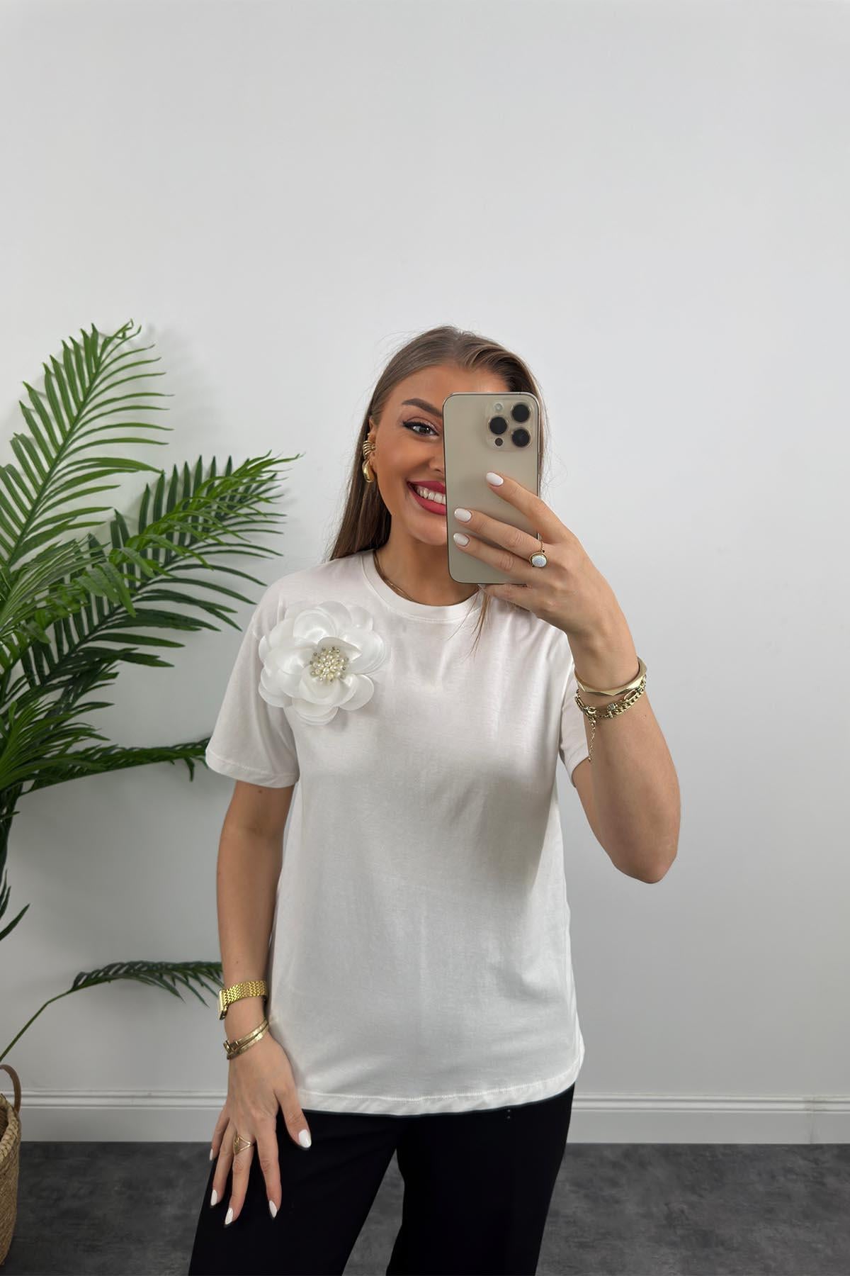 Lüx Kalite Çiçek Broşlu Tam Pamuklu Tasarım Tshirt Beyaz