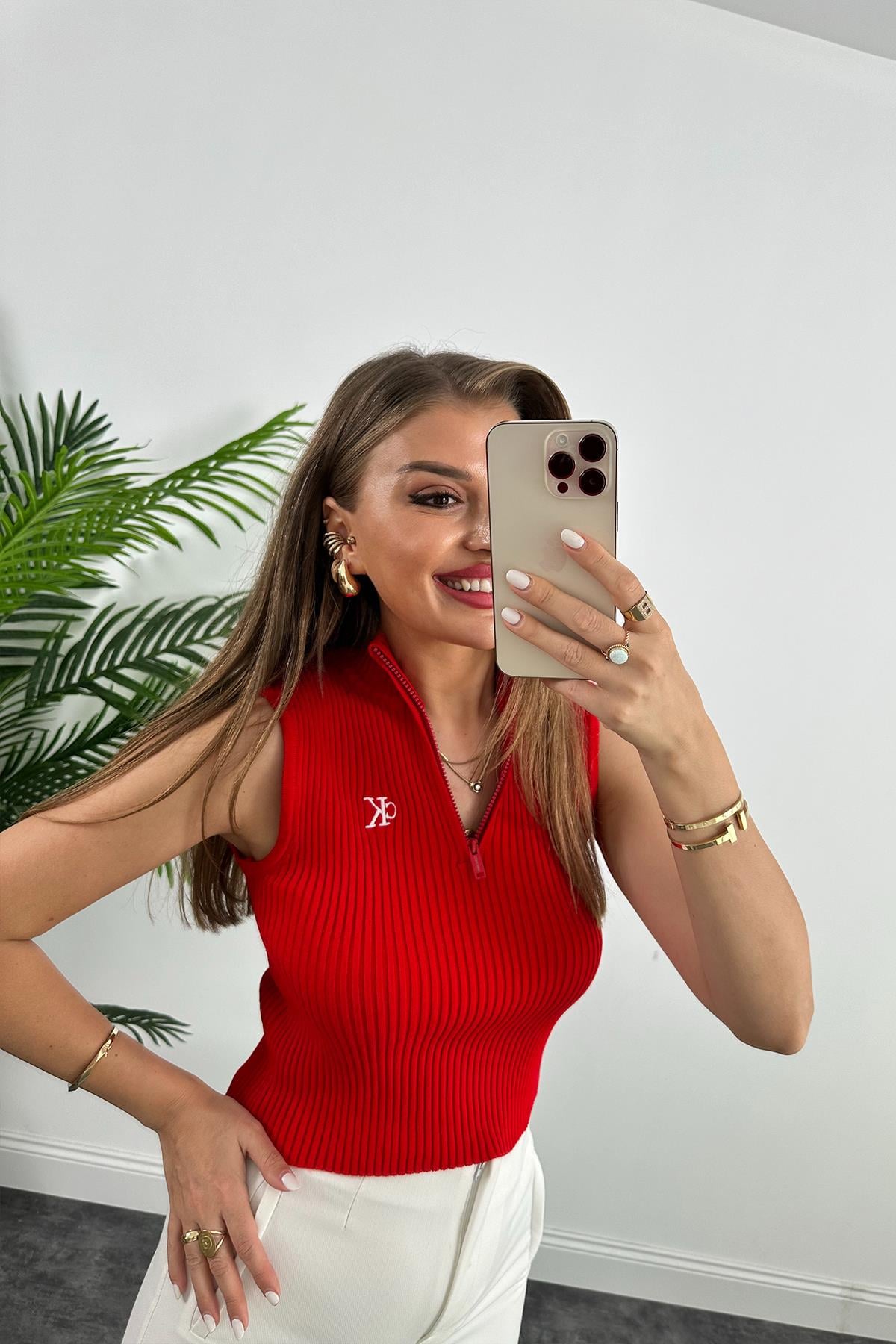 Lüx Marka Model Yakası Fermuarlı Kolsuz Triko Bluz Kırmızı