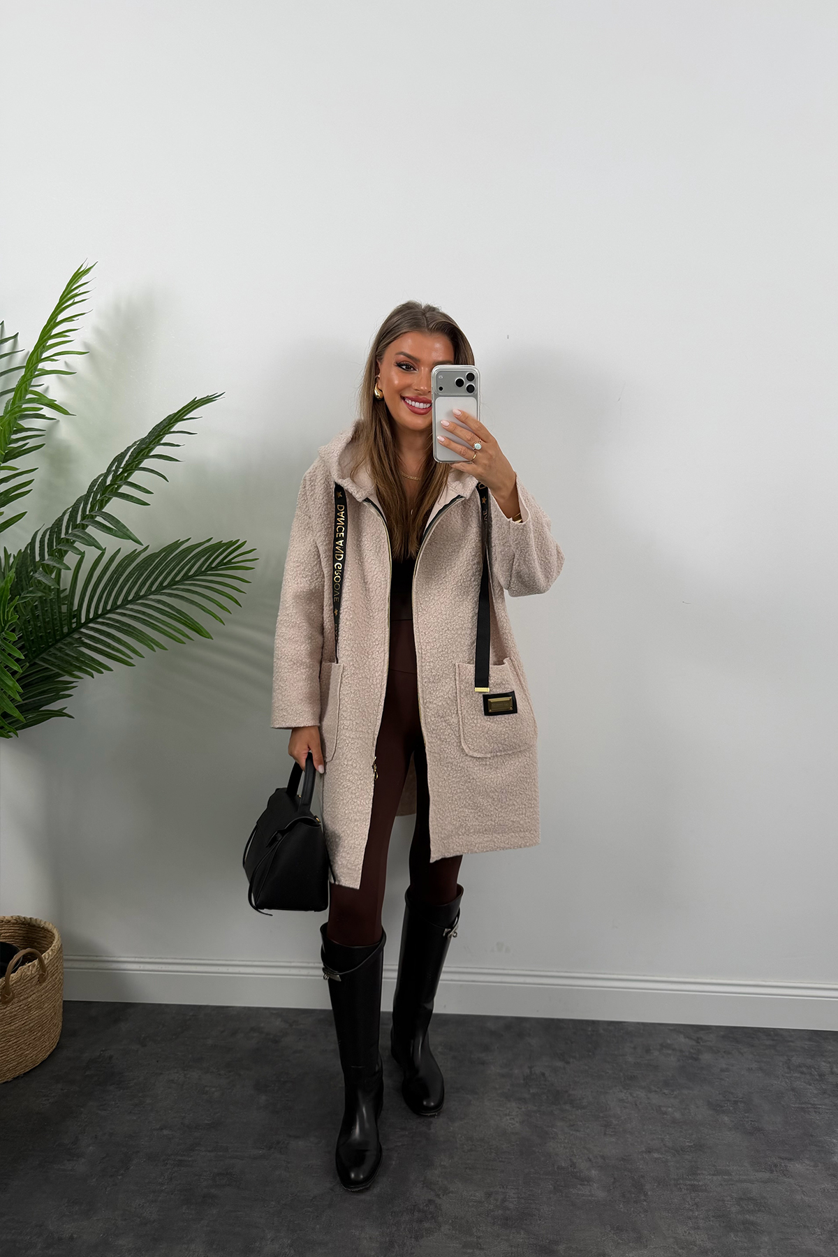 Marka Model Gold Detaylı Buklet Uzun Ceket Taş