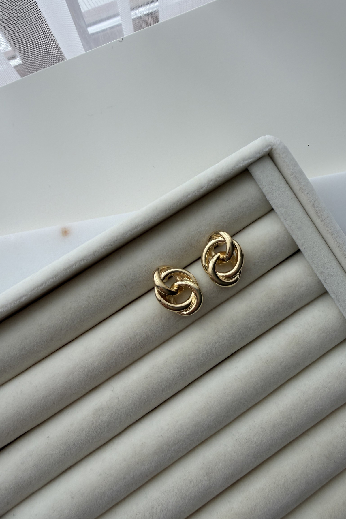 Marka Model Gold Düğümlü Küpe