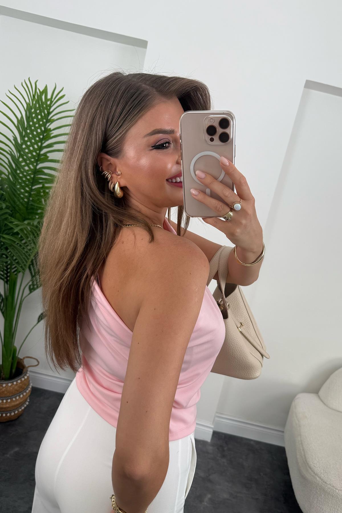 Marka Model Likralı Drapeli Tek Omuz Tasarım Bluz Pembe 