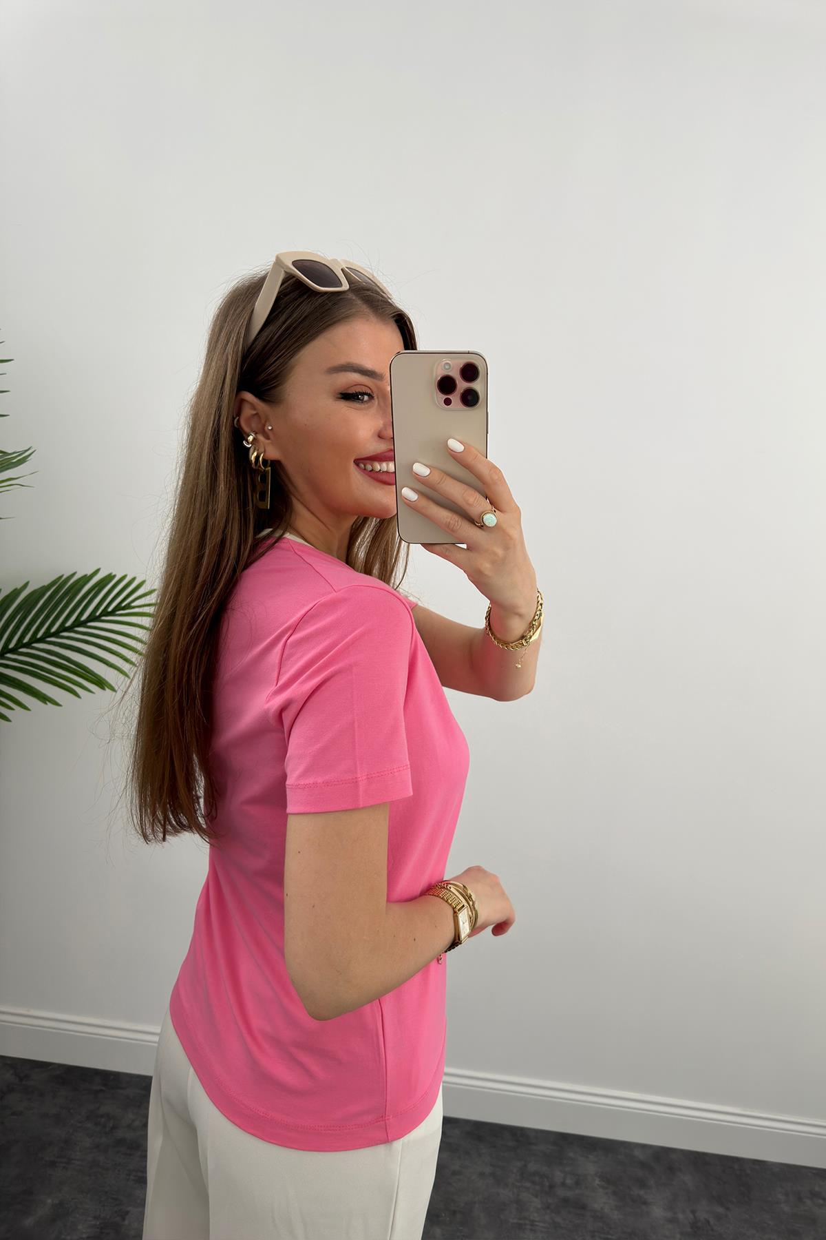 Massi Model Bisiklet Yaka Biyeli Detaylı Basic Tshirt Şeker Pembe