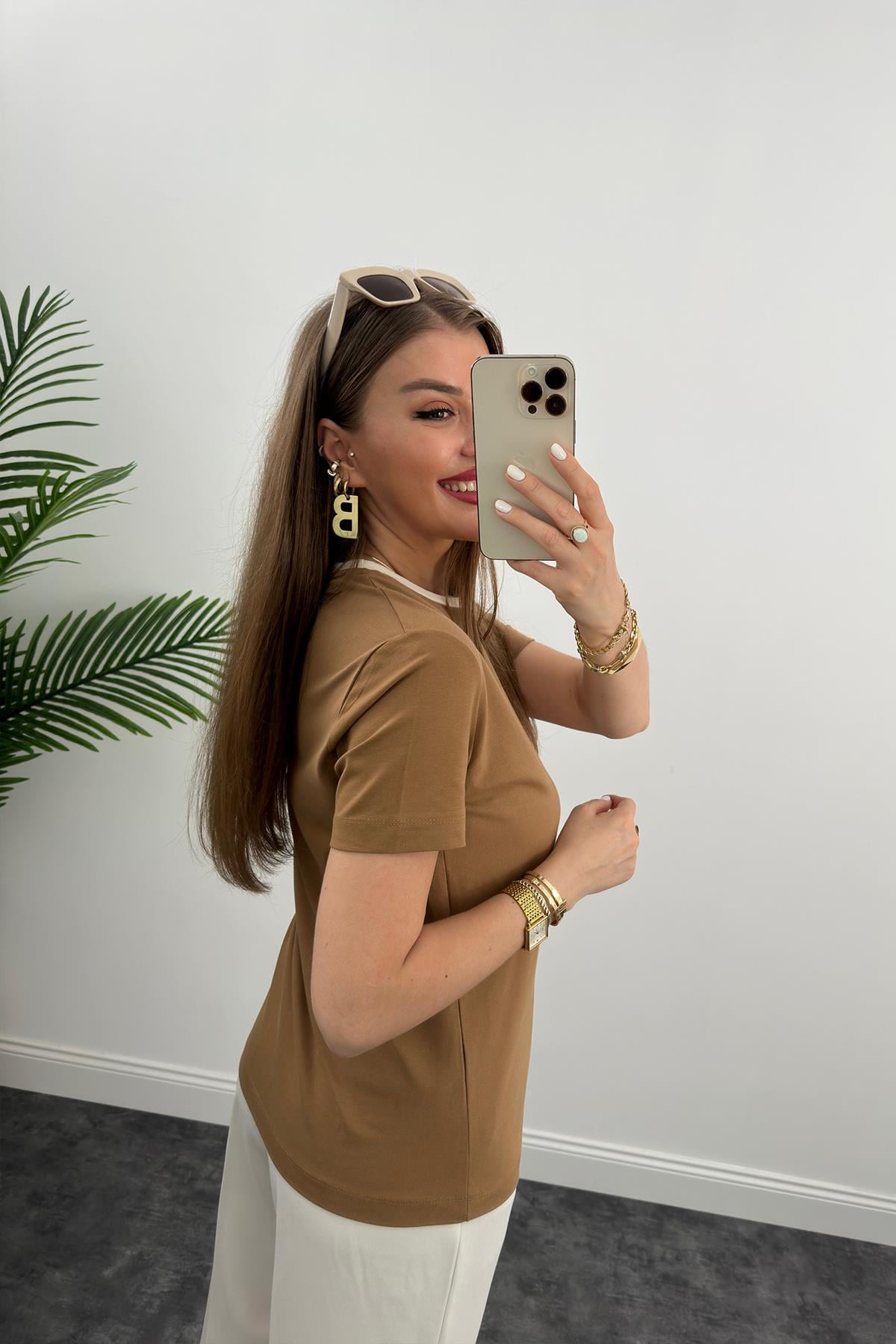 Massi Model Bisiklet Yaka Biyeli Detaylı Basic Tshirt Camel
