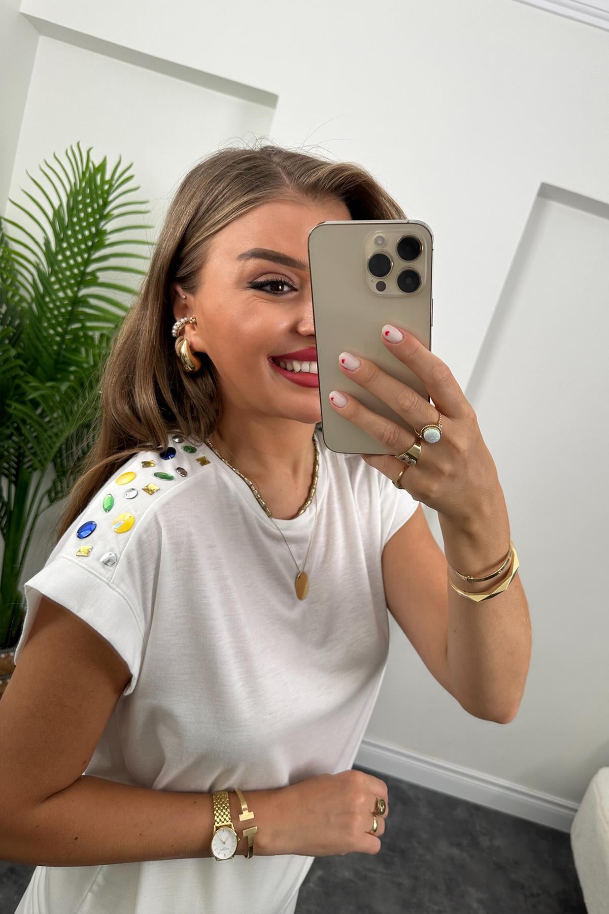 Omuzları Renkli Taşlı Beyaz Basic Tshirt