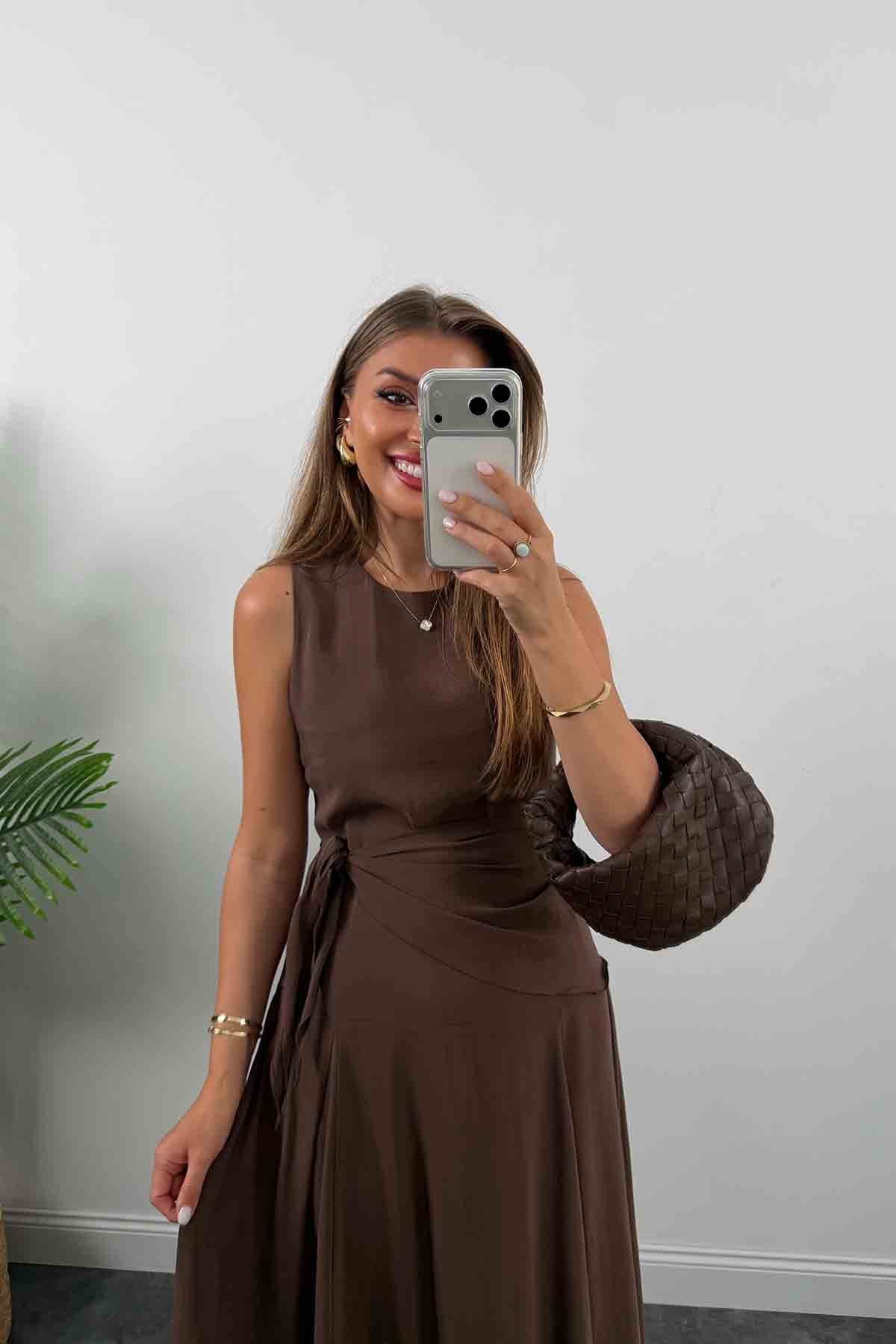 Premium Seri %100 Tensel Kumaş Fularlı Midi Elbise Kahverengi 