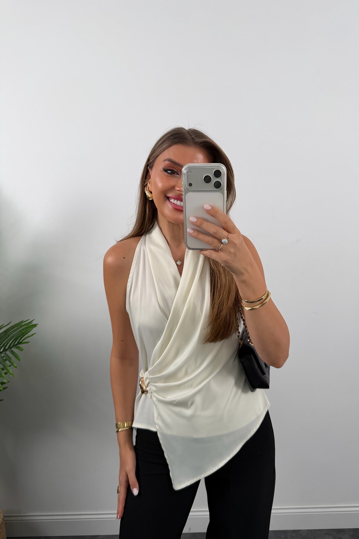 Premium Seri Kruvaze Yaka Asimetrik Saten Bluz Ekru