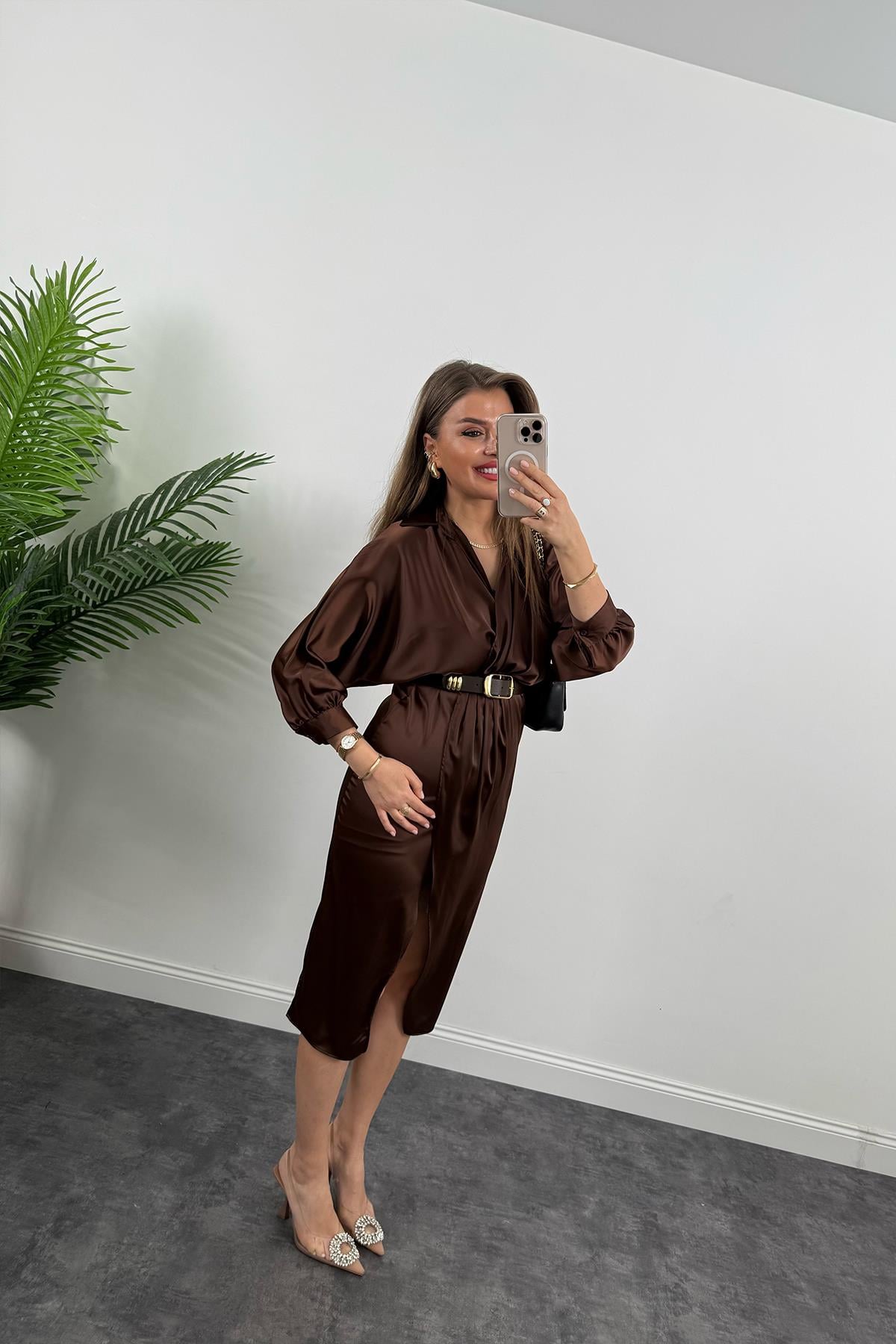 Premium Seri Midi Boy Kemerli Saten Anvelop Elbise Acı Kahve