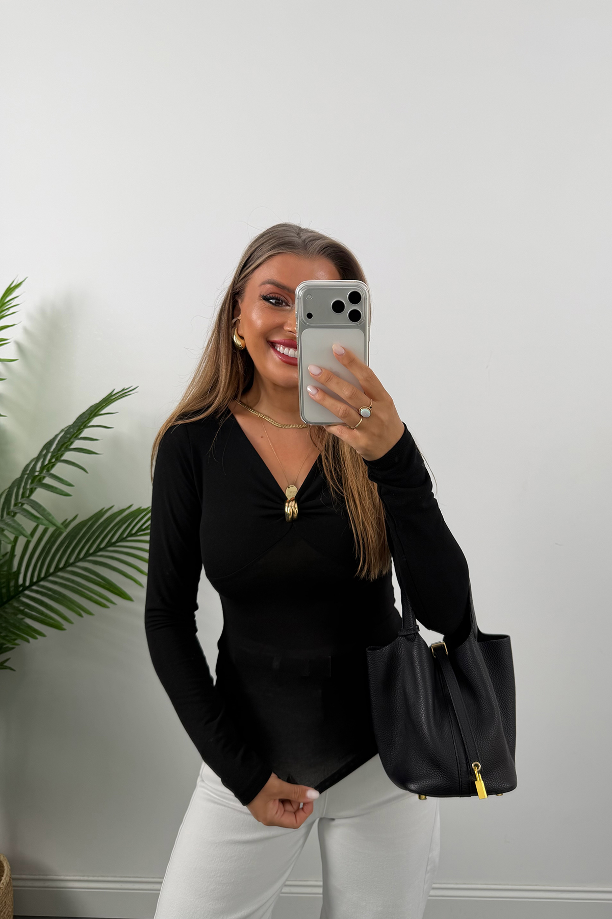 Premium Seri Tam Pamuklu Gold Detaylı Basic Bluz Siyah