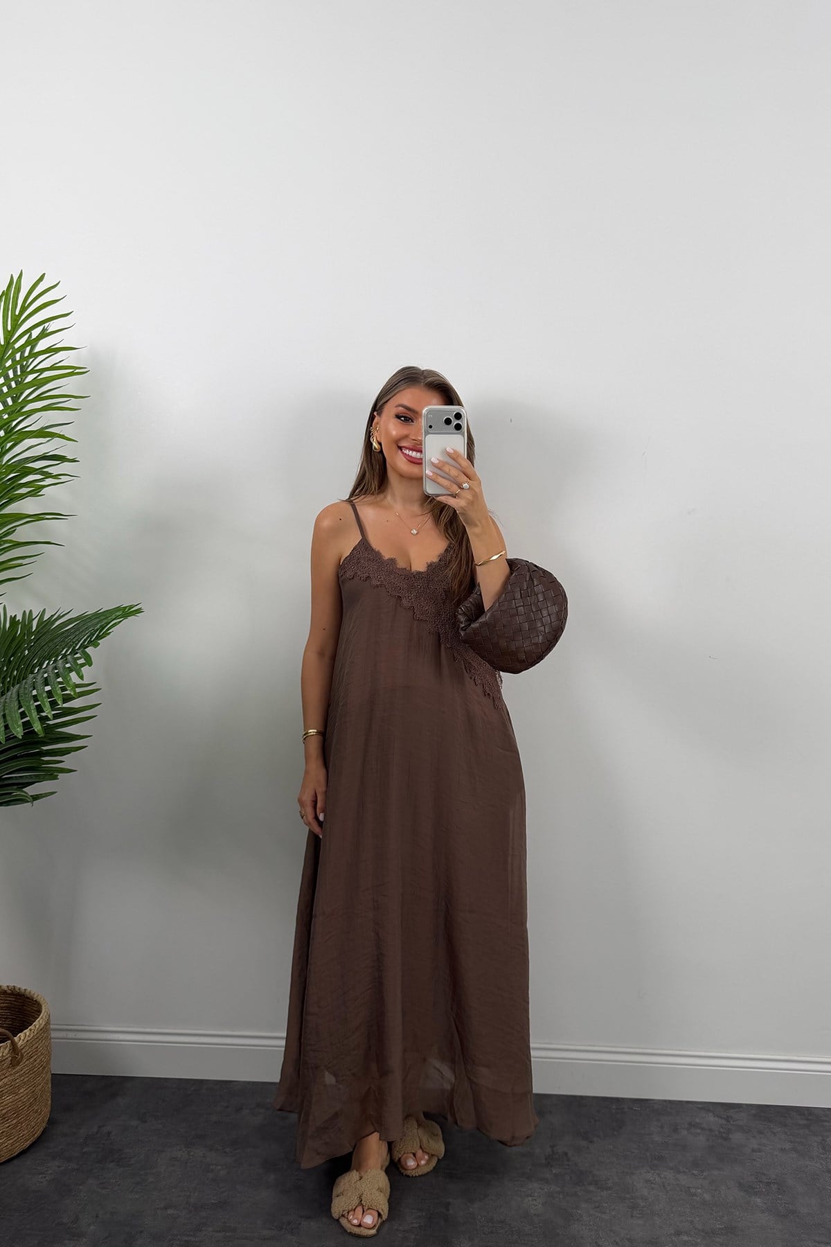 Premium Seri Yakası Dantelli Maxi Tensel Elbise Kahve