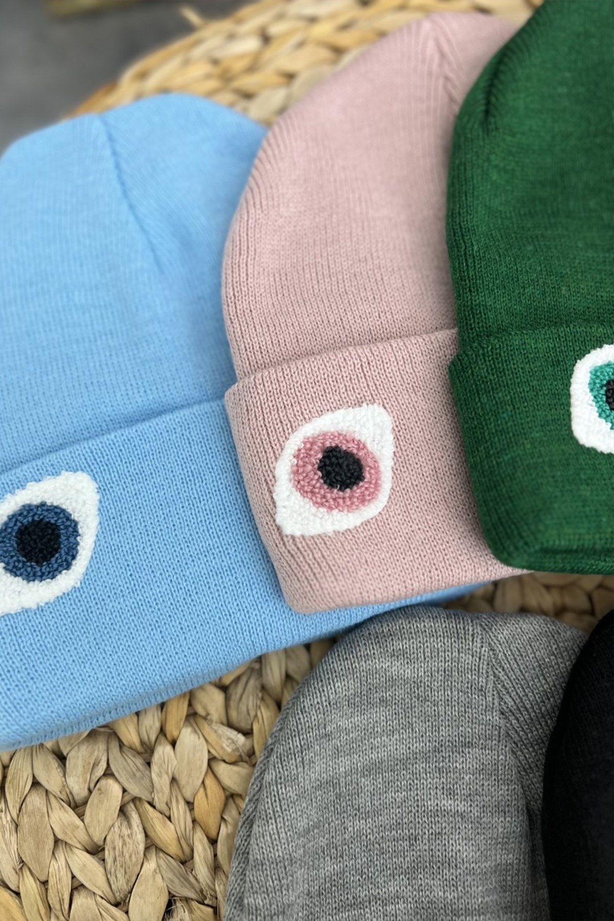 Punch Göz Desenli Yün Bere