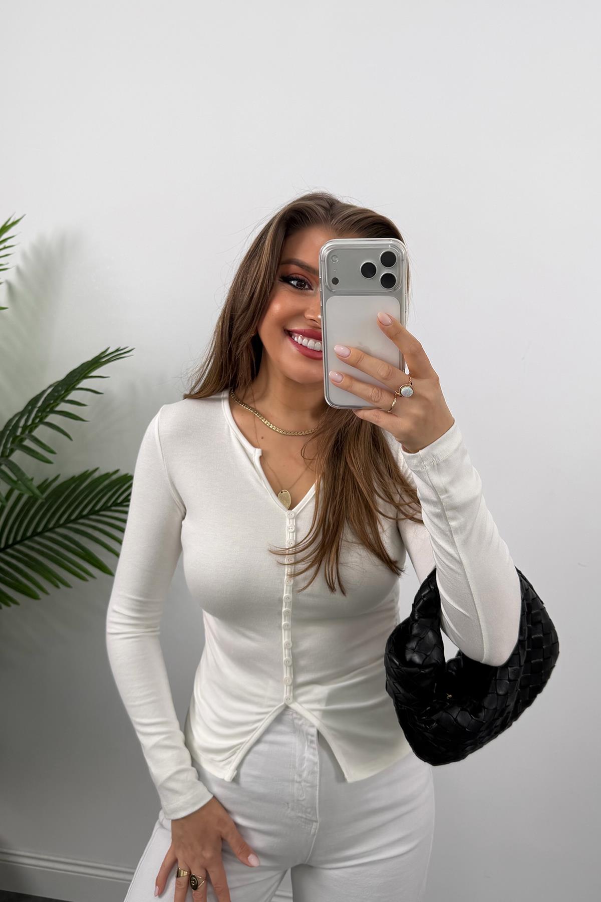 Tam Pamuklu Çok Düğmeli Likralı Basic Bluz Ekru