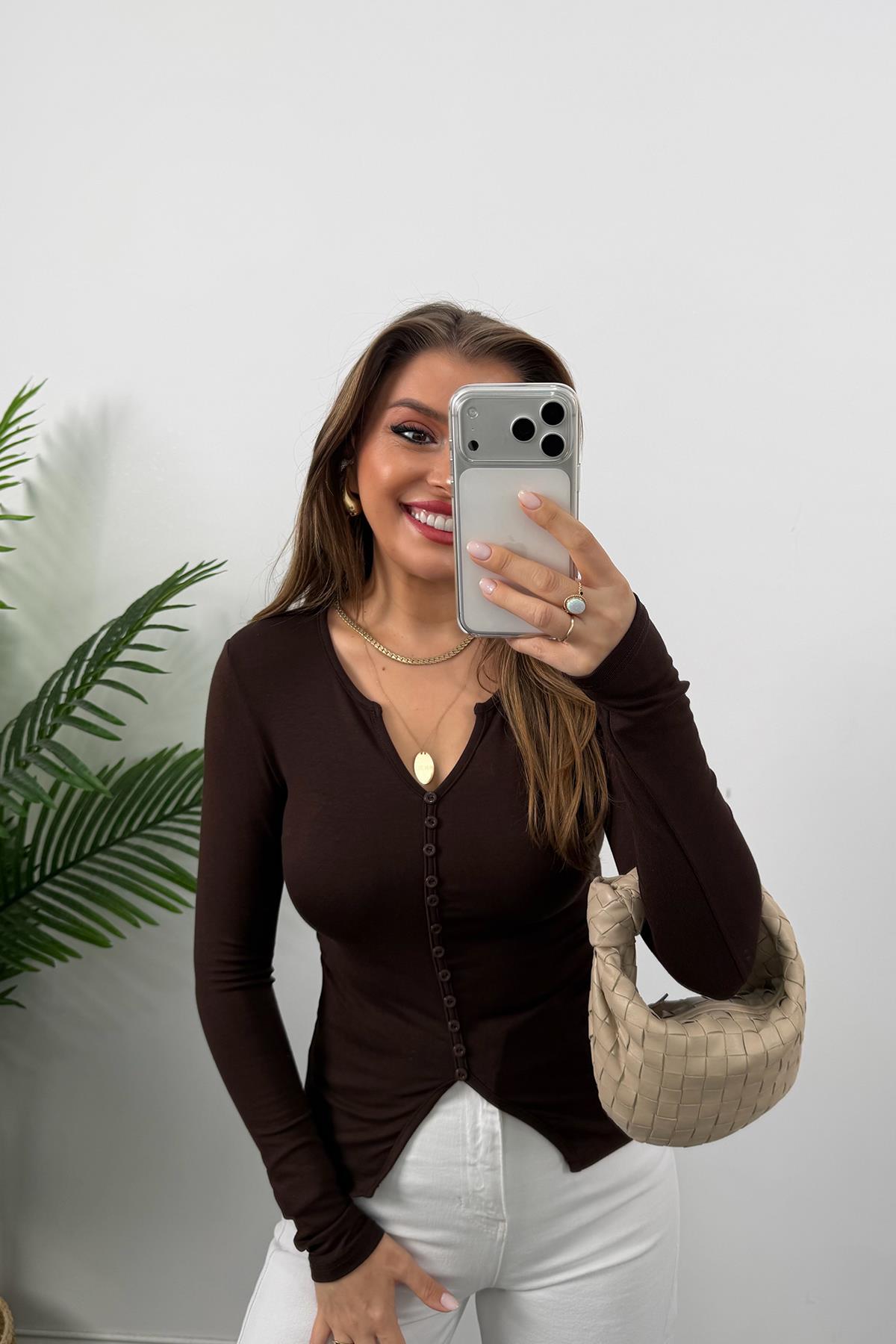 Tam Pamuklu Çok Düğmeli Likralı Basic Bluz Acı Kahve 